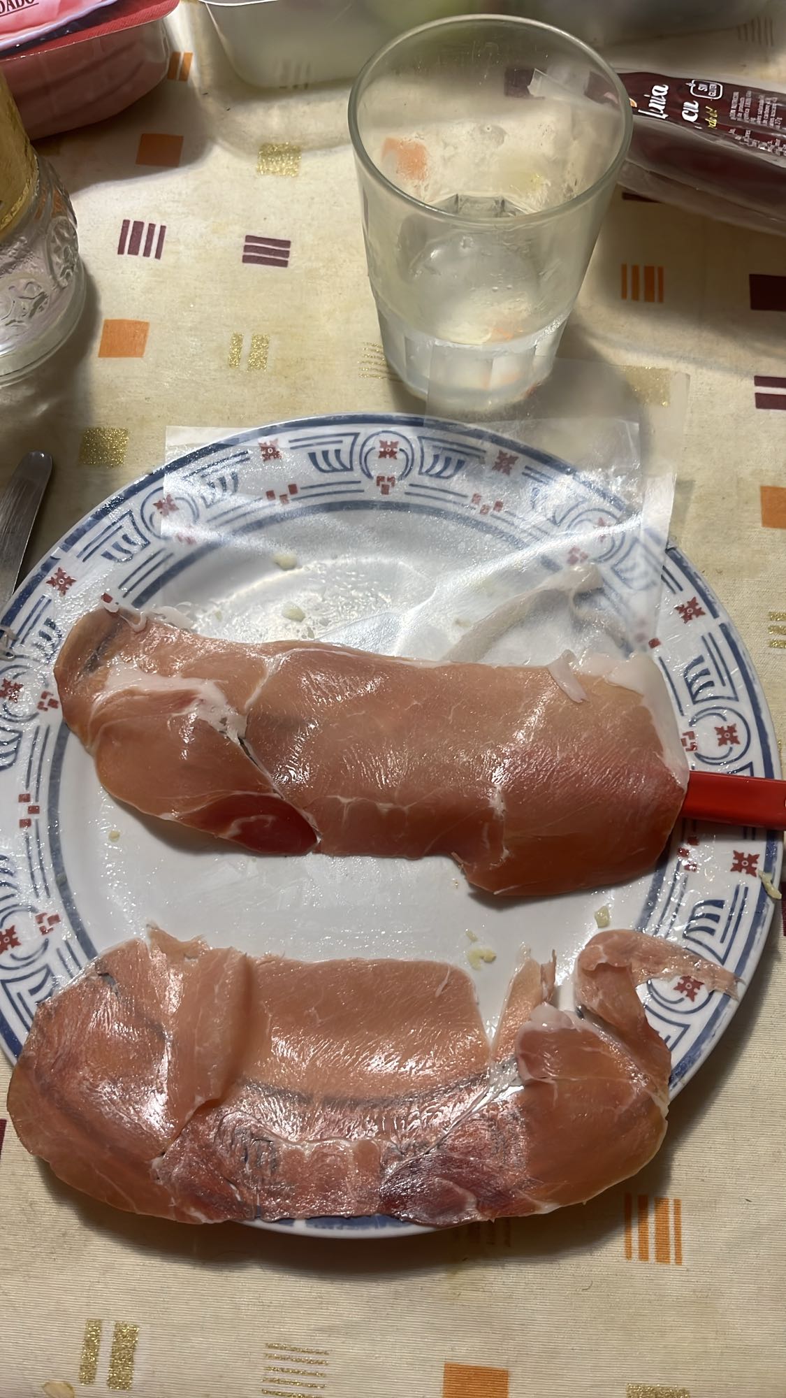 Jamón curado en plato