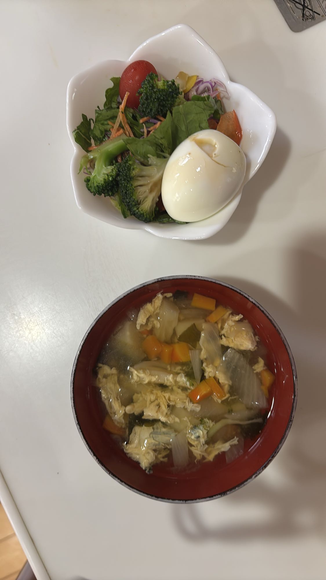 サラダと野菜スープ