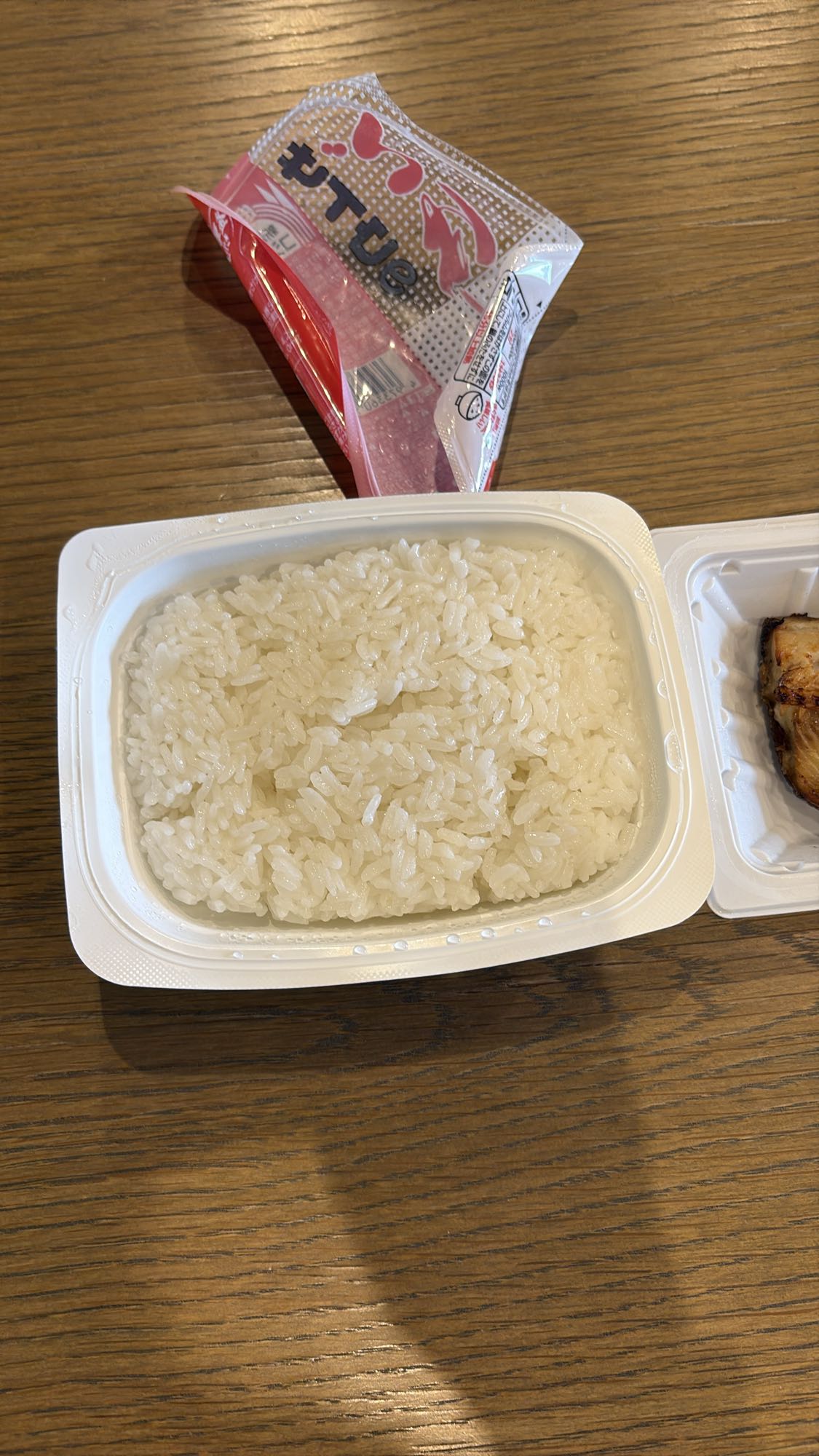 ごはんと焼き魚弁当