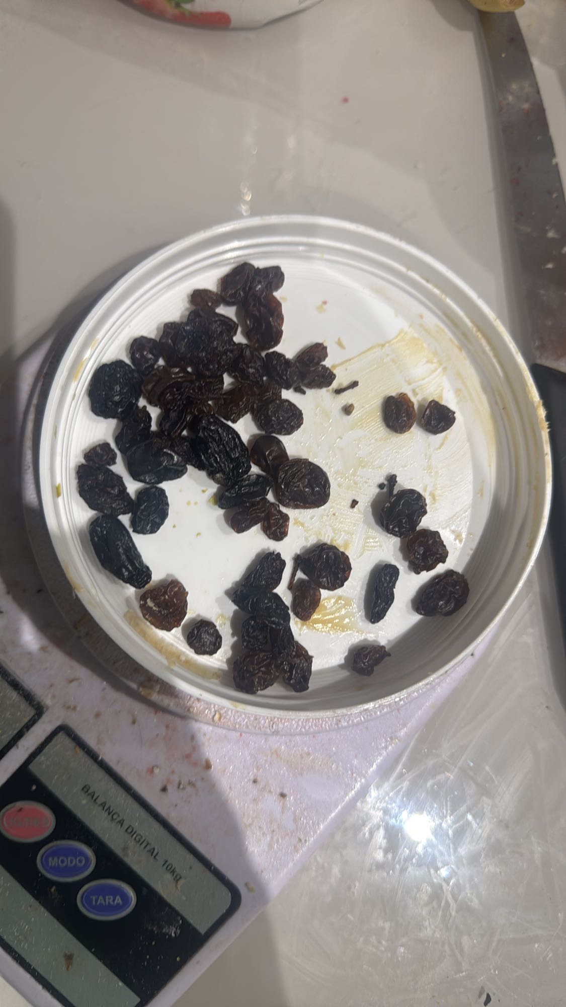 Uvas-passas na balança