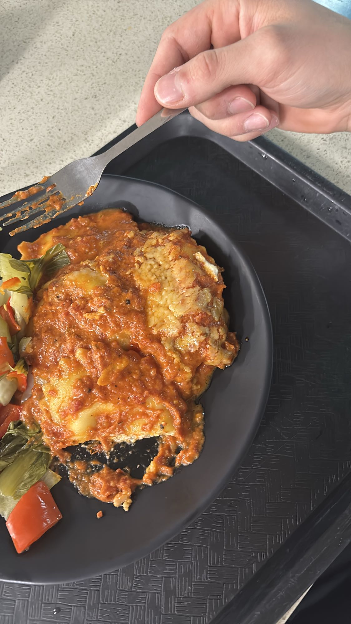 pasta rellena de queso con verduras