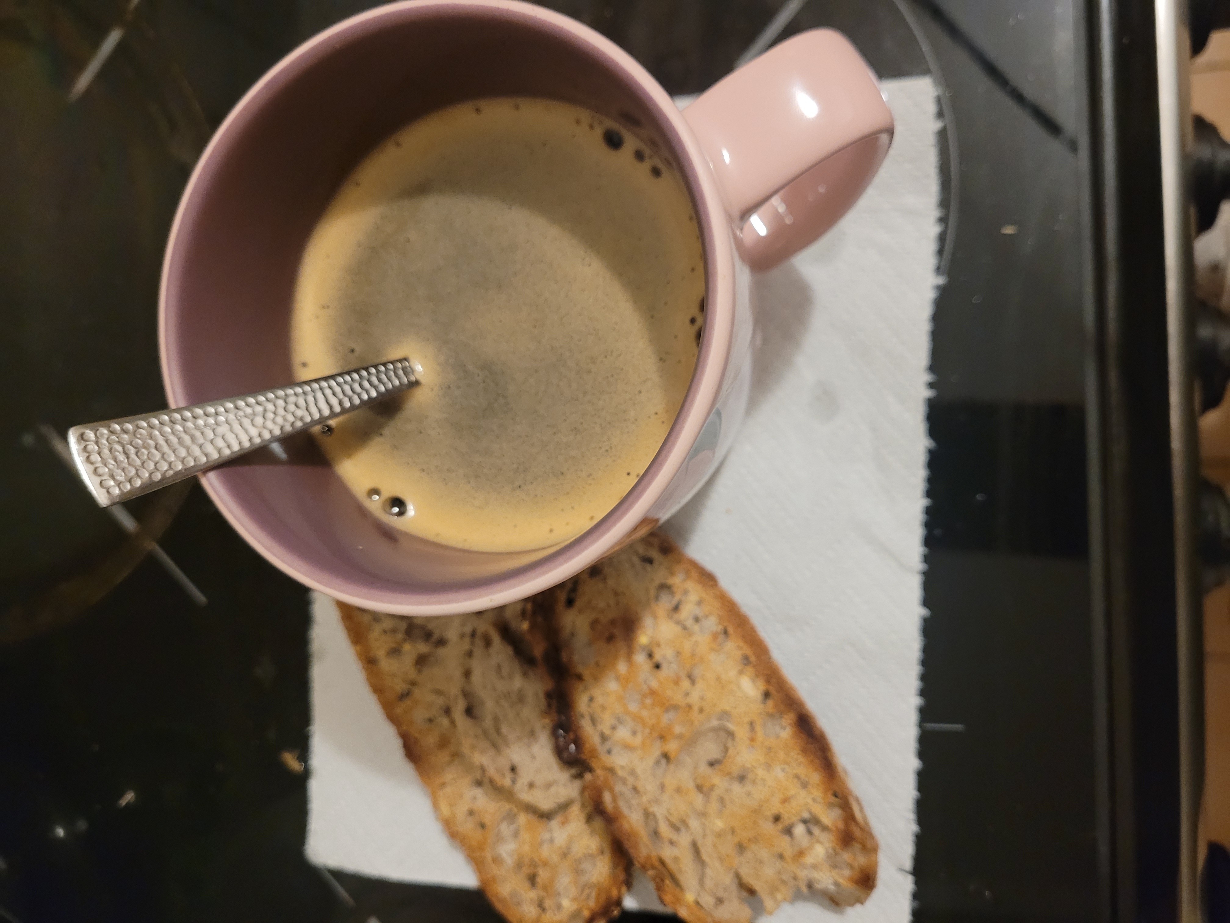 Café et pain aux céréales