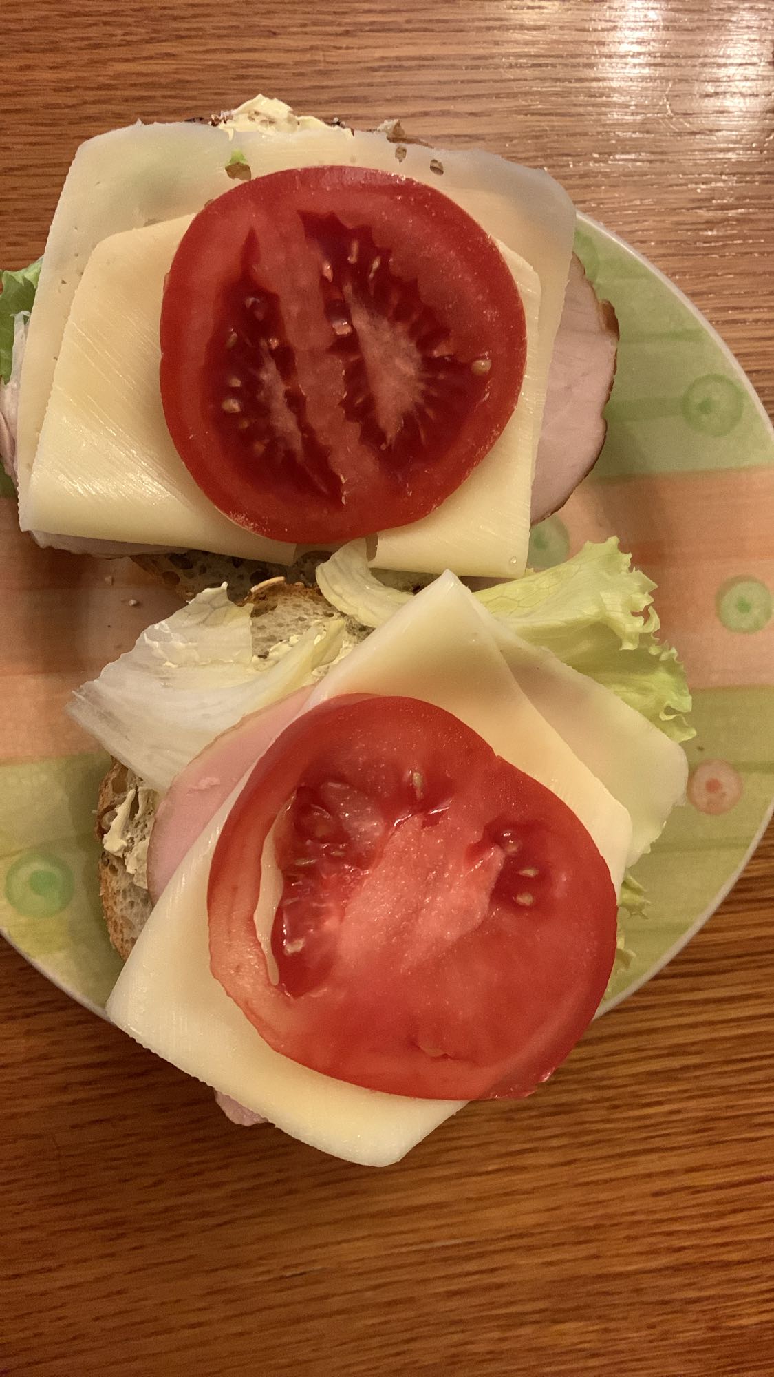 Kanapki z serem i szynką