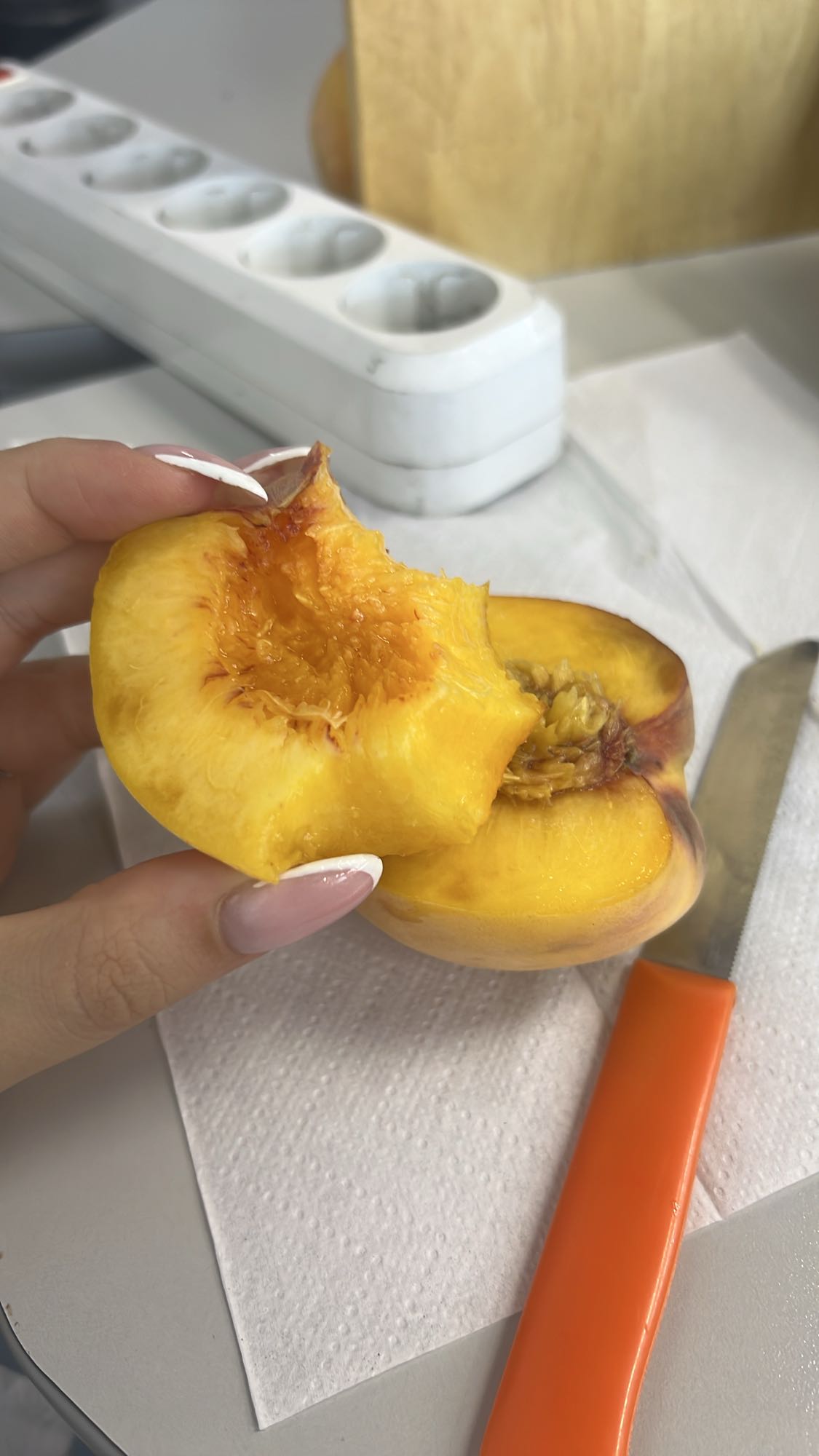 Свежий персик