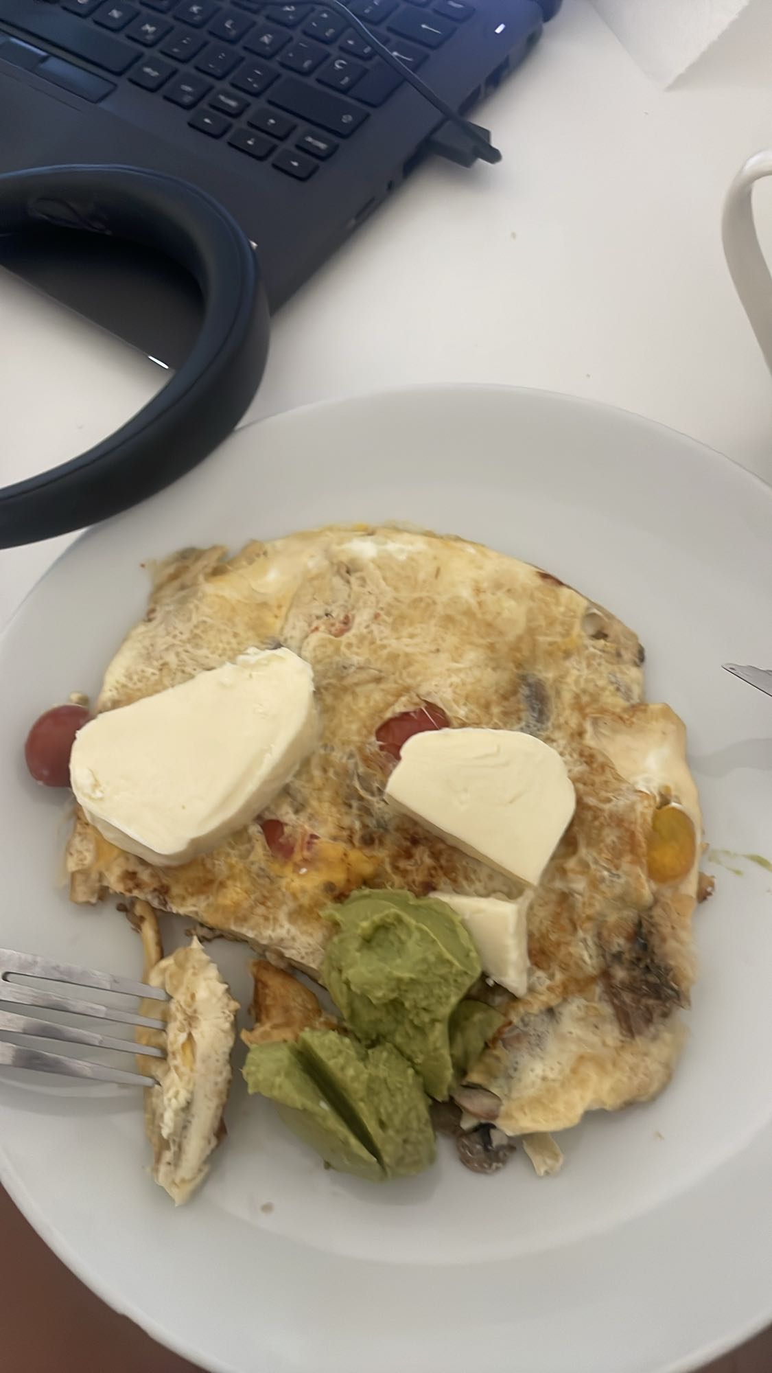 omelette con aguacate