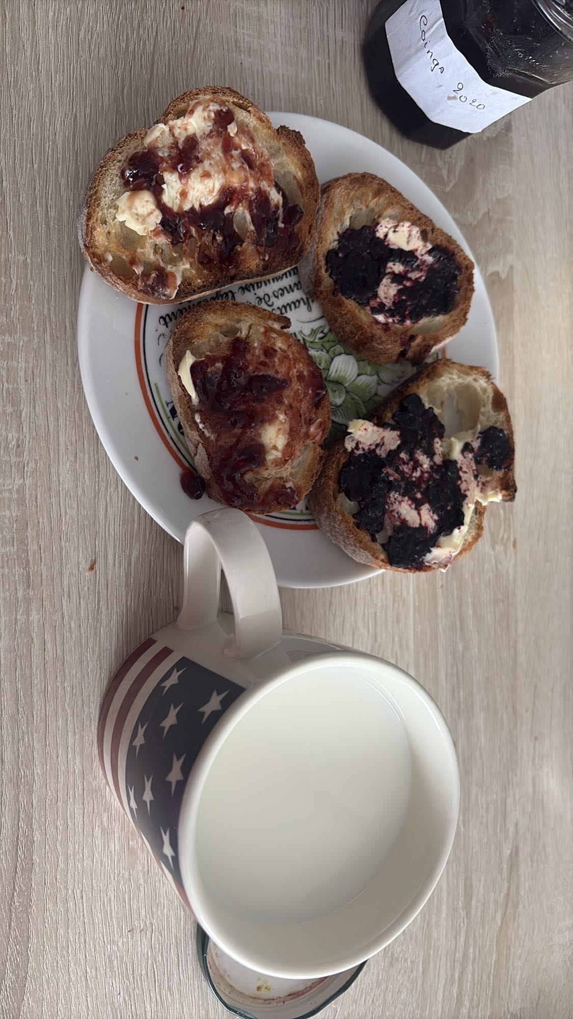 Tartines confiture et lait