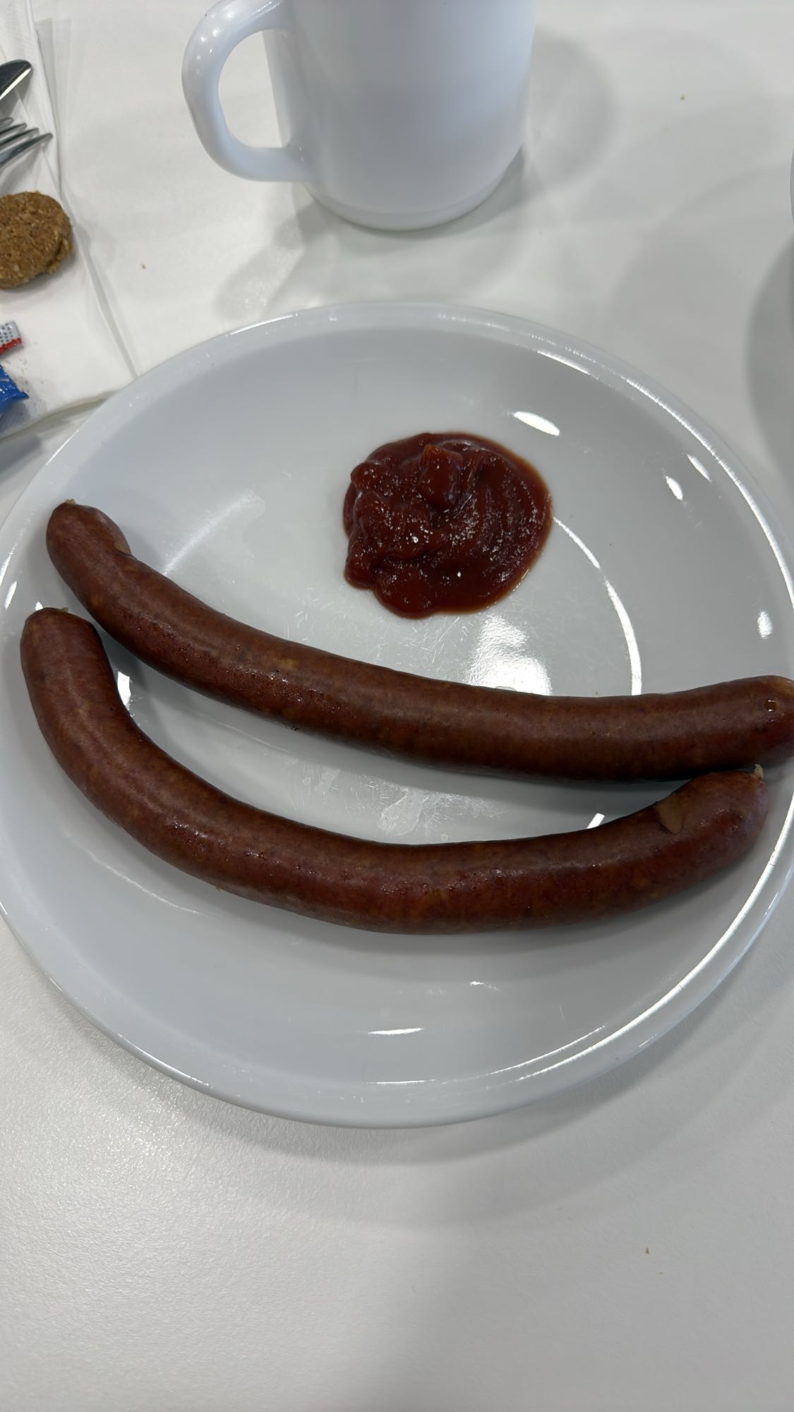 Kiełbaski z ketchupem