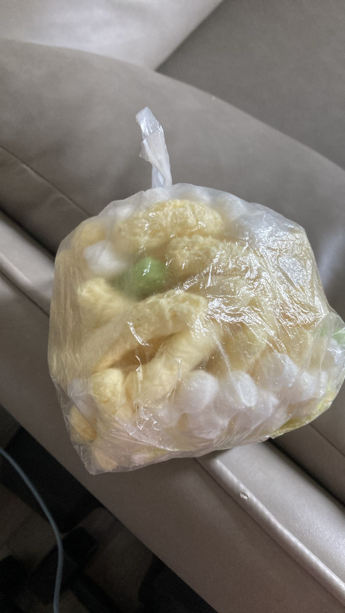 Puffed corn snack mix