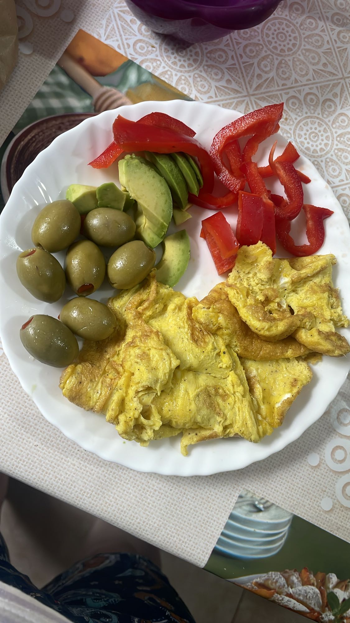 Mic dejun cu ouă și legume