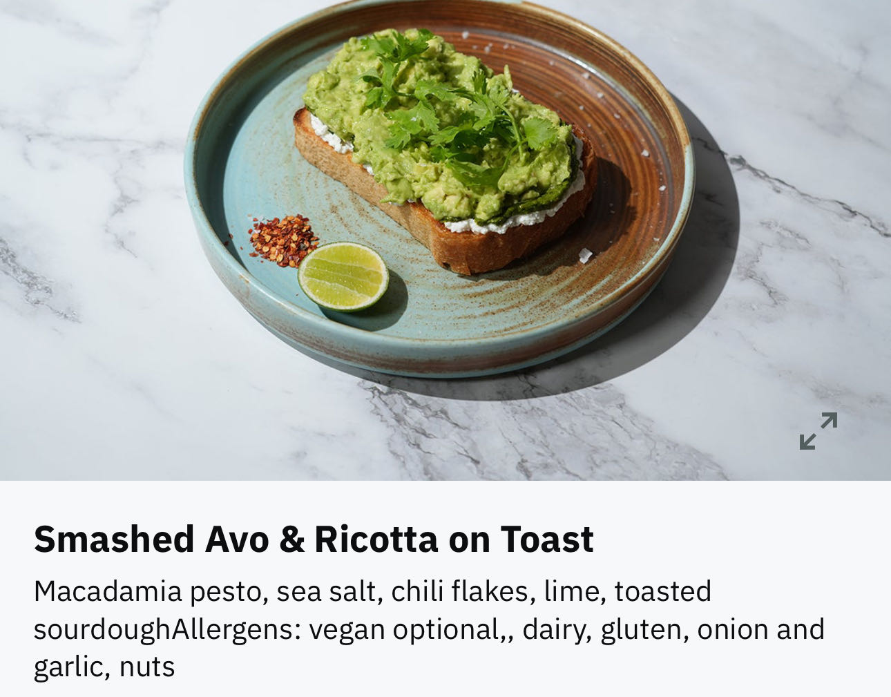 Авокадо и рикотта на тосте