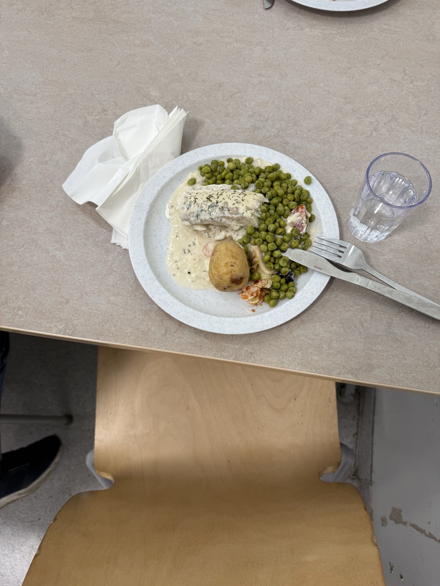 Fisk med ärtor och potatis