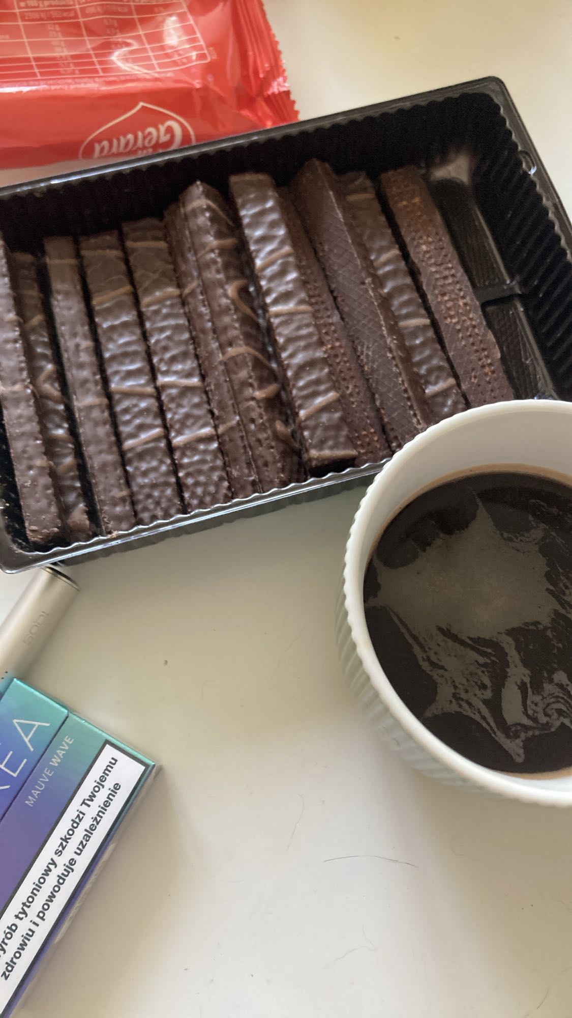 Chocolate wafers and coffee