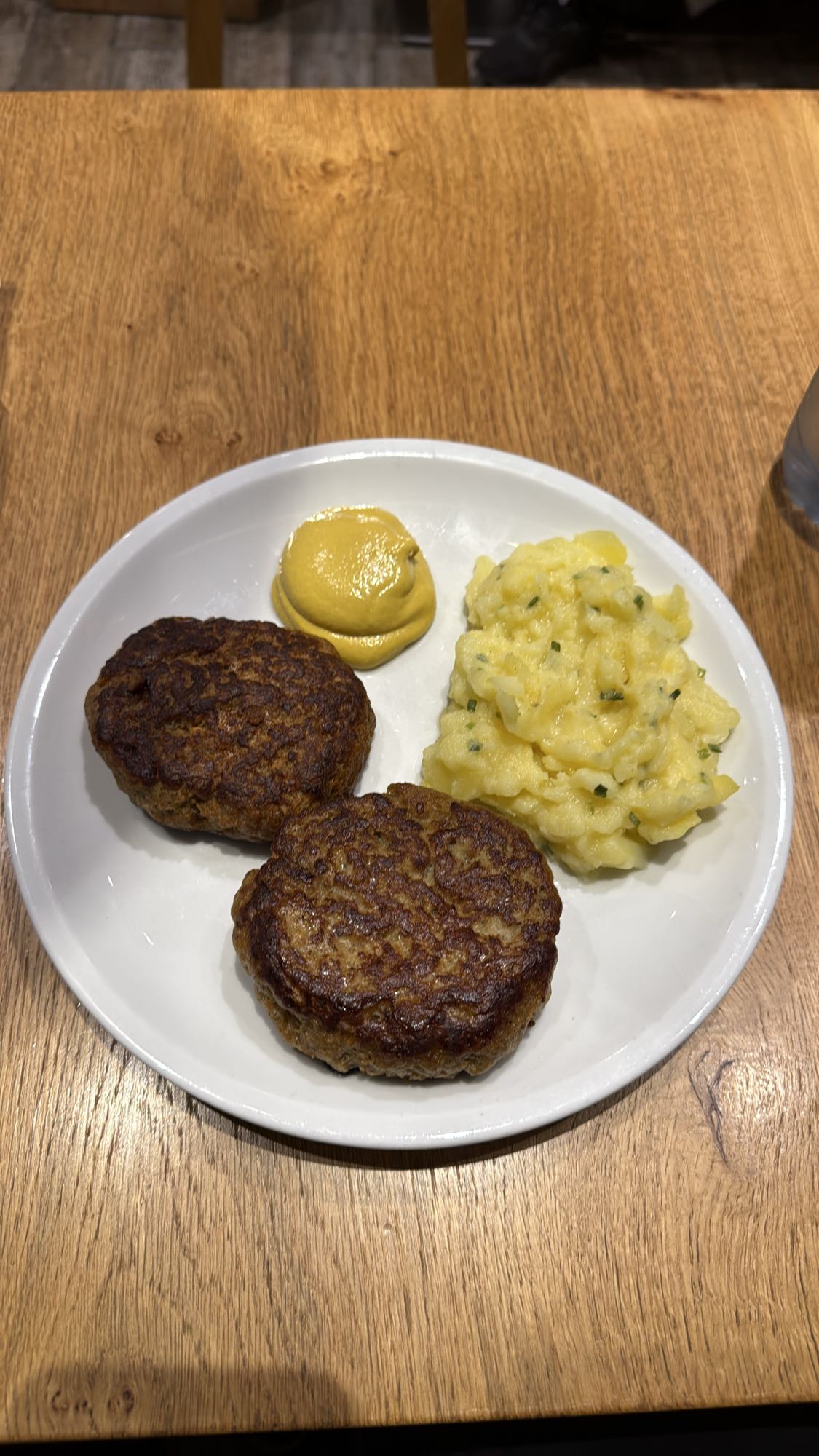 Frikadellen mit Kartoffelpüree