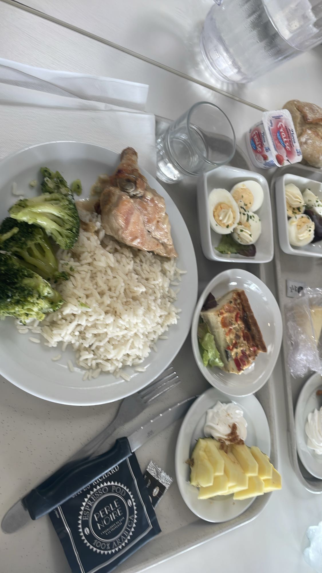 Déjeuner complet cantine