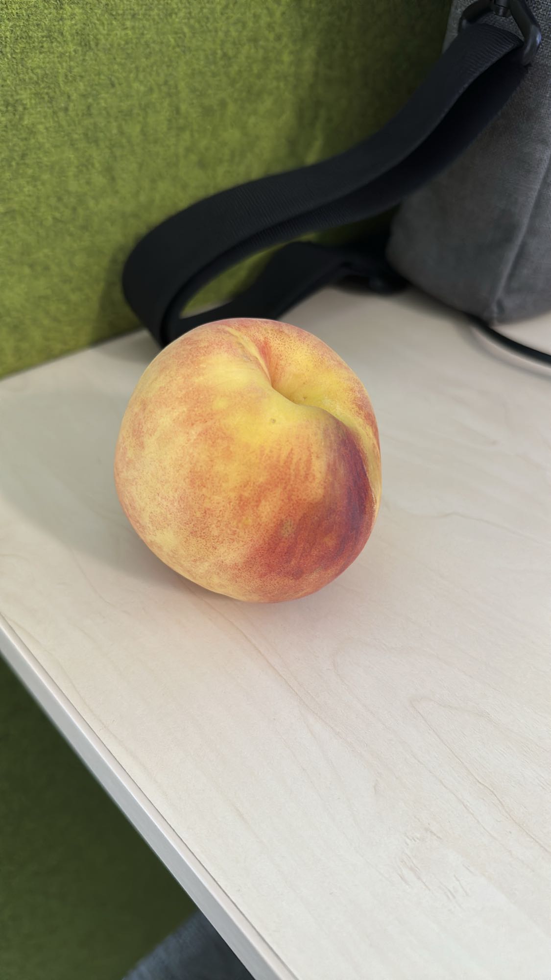 Piersică proaspătă