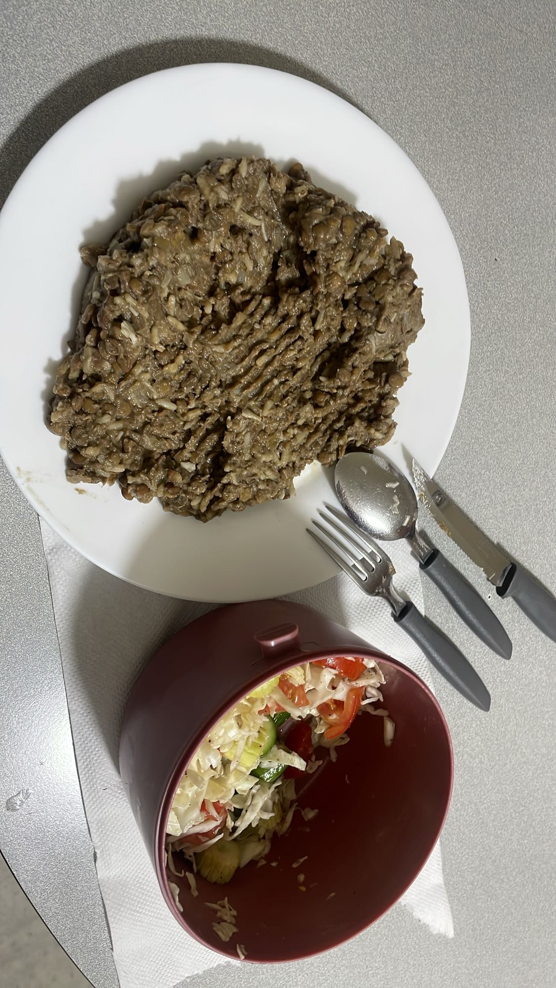 Lentil mash with salad