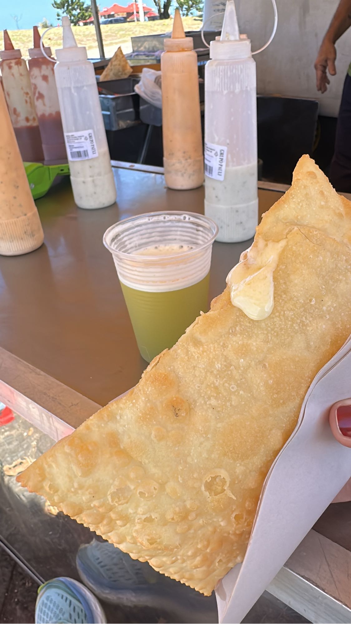 Pastel com caldo de cana