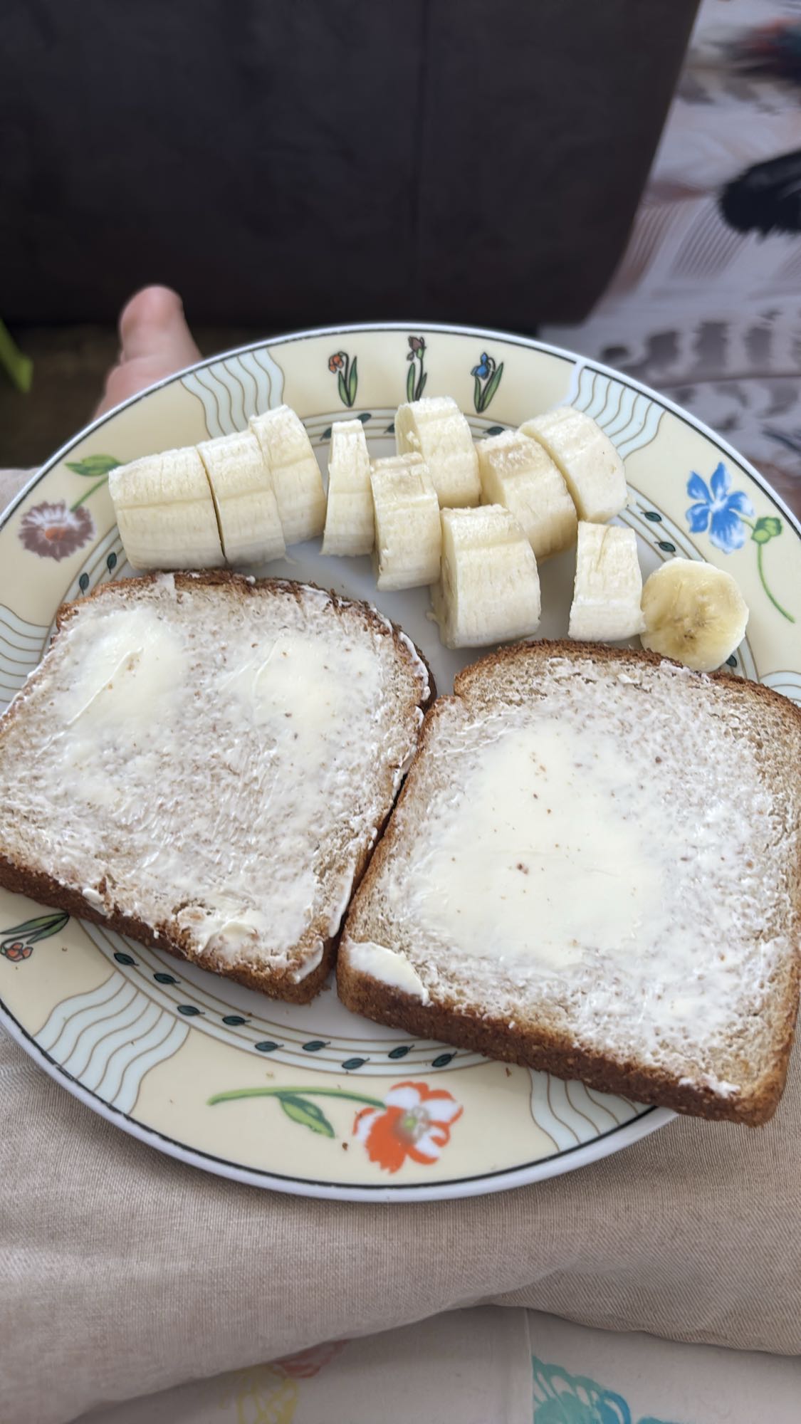 Pan con mantequilla y plátano