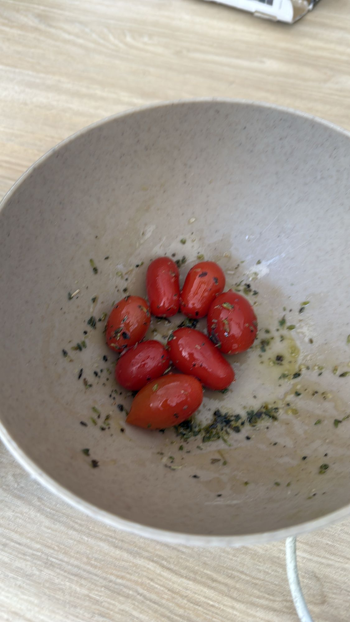 Tomates cherry con hierbas