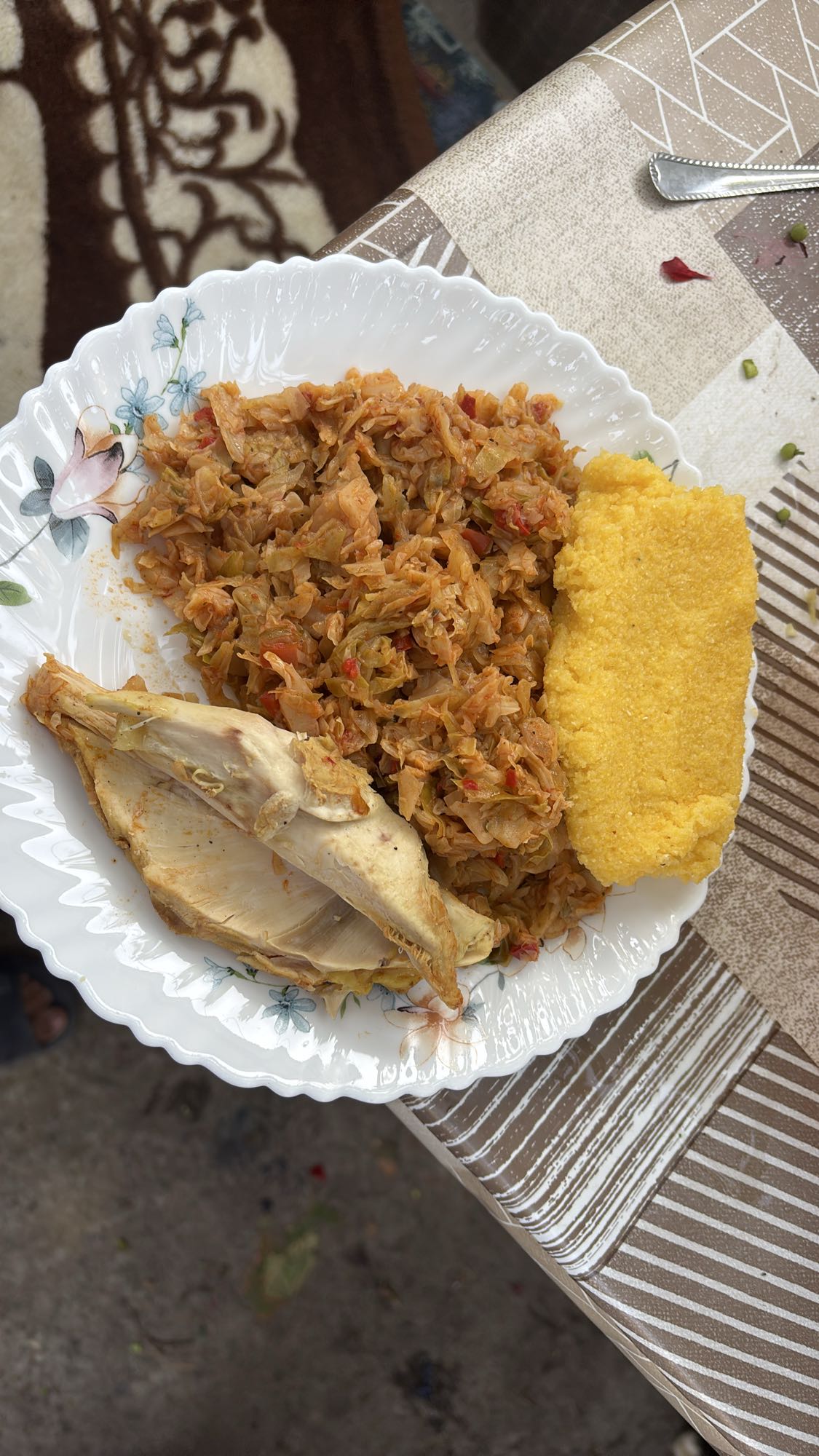 Pui cu varză și mămăligă