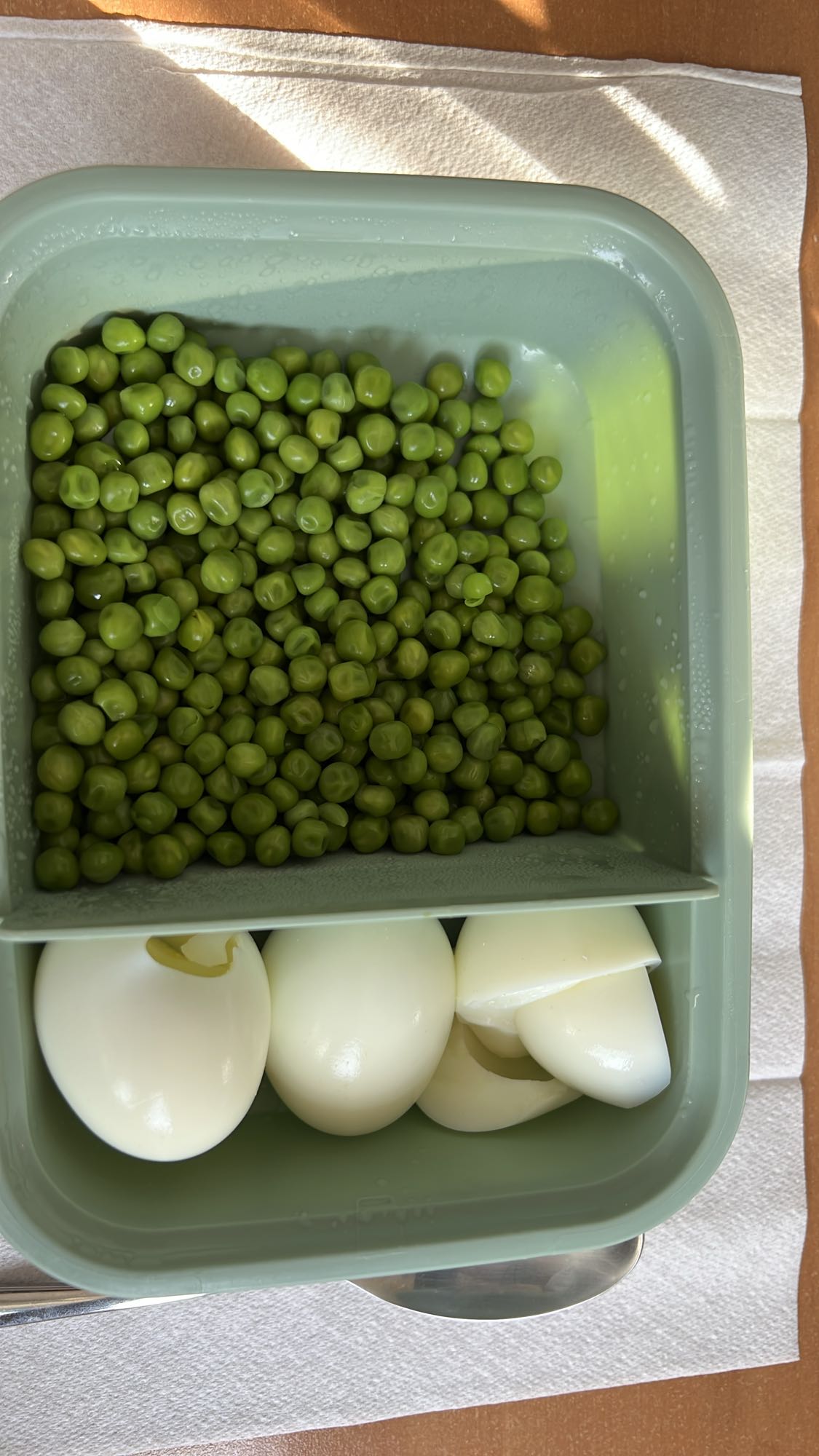 Haşlanmış Yumurta ve Bezelye