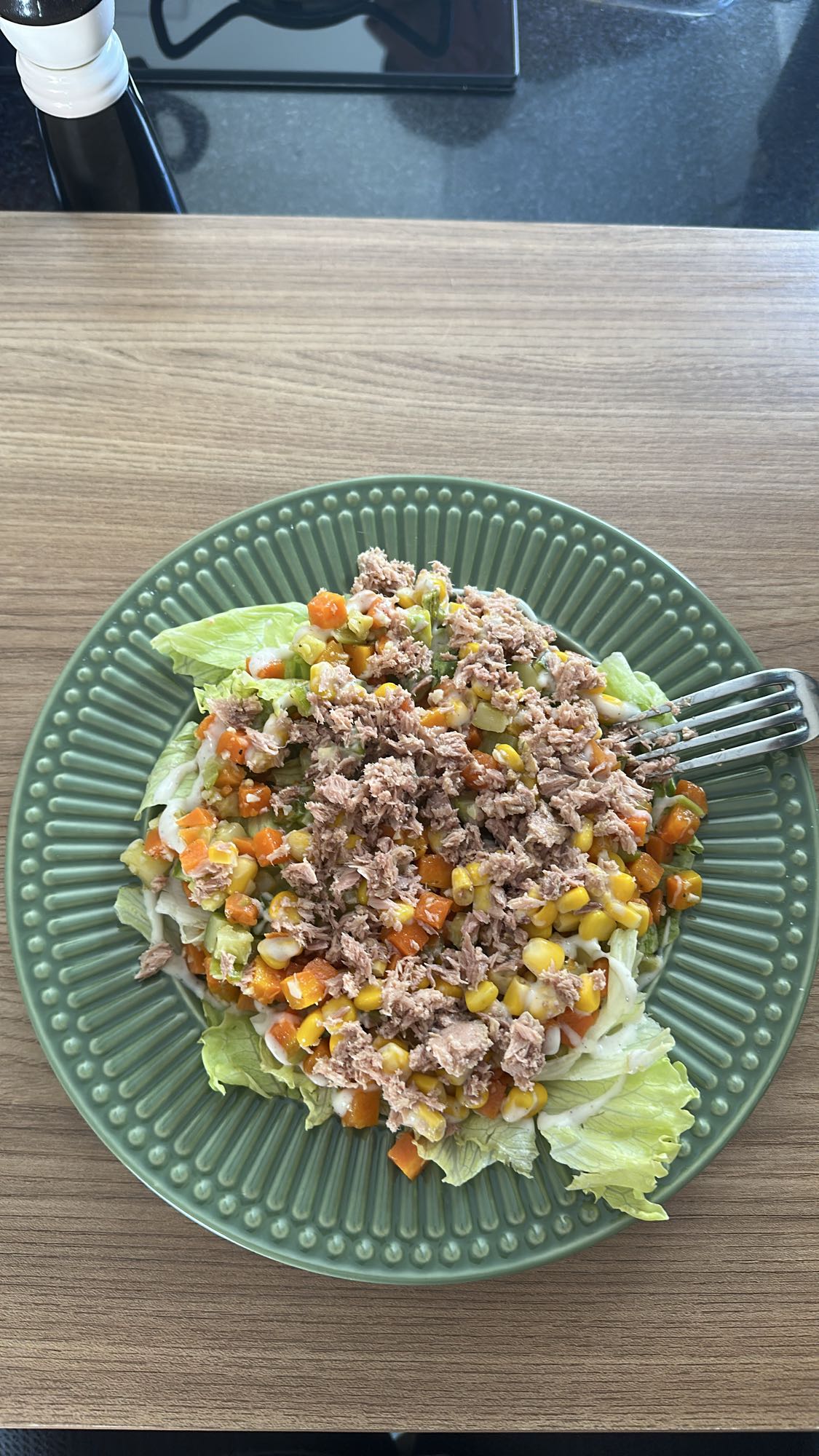 Salada de atum com legumes