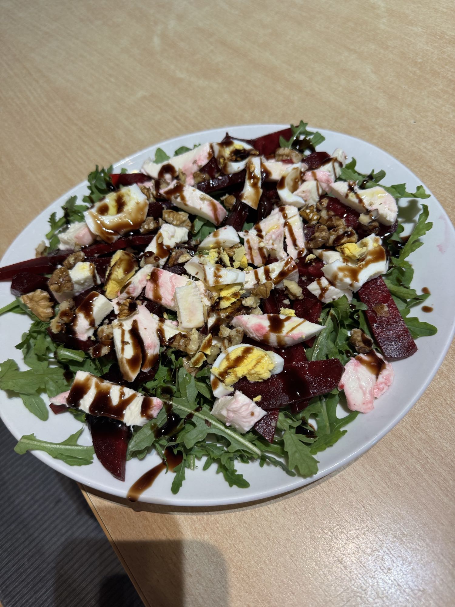 Салат с курицей и свеклой