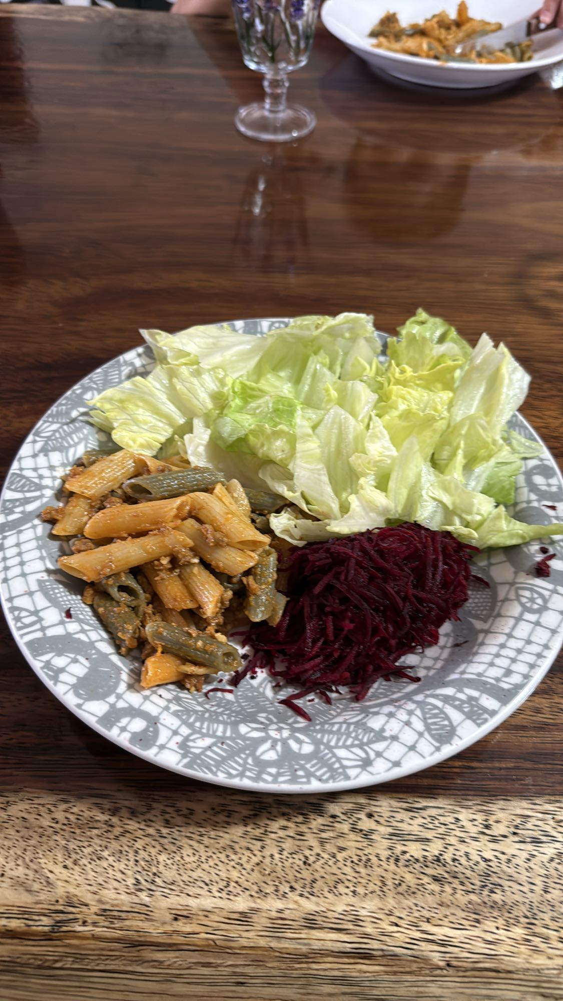 Macarrão com salada