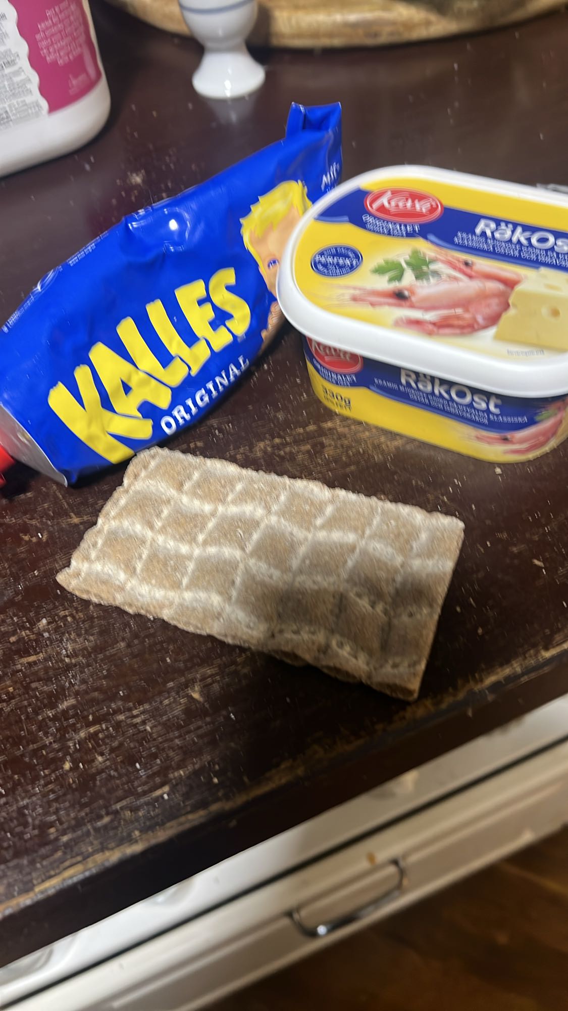Knäckemacka med pålägg
