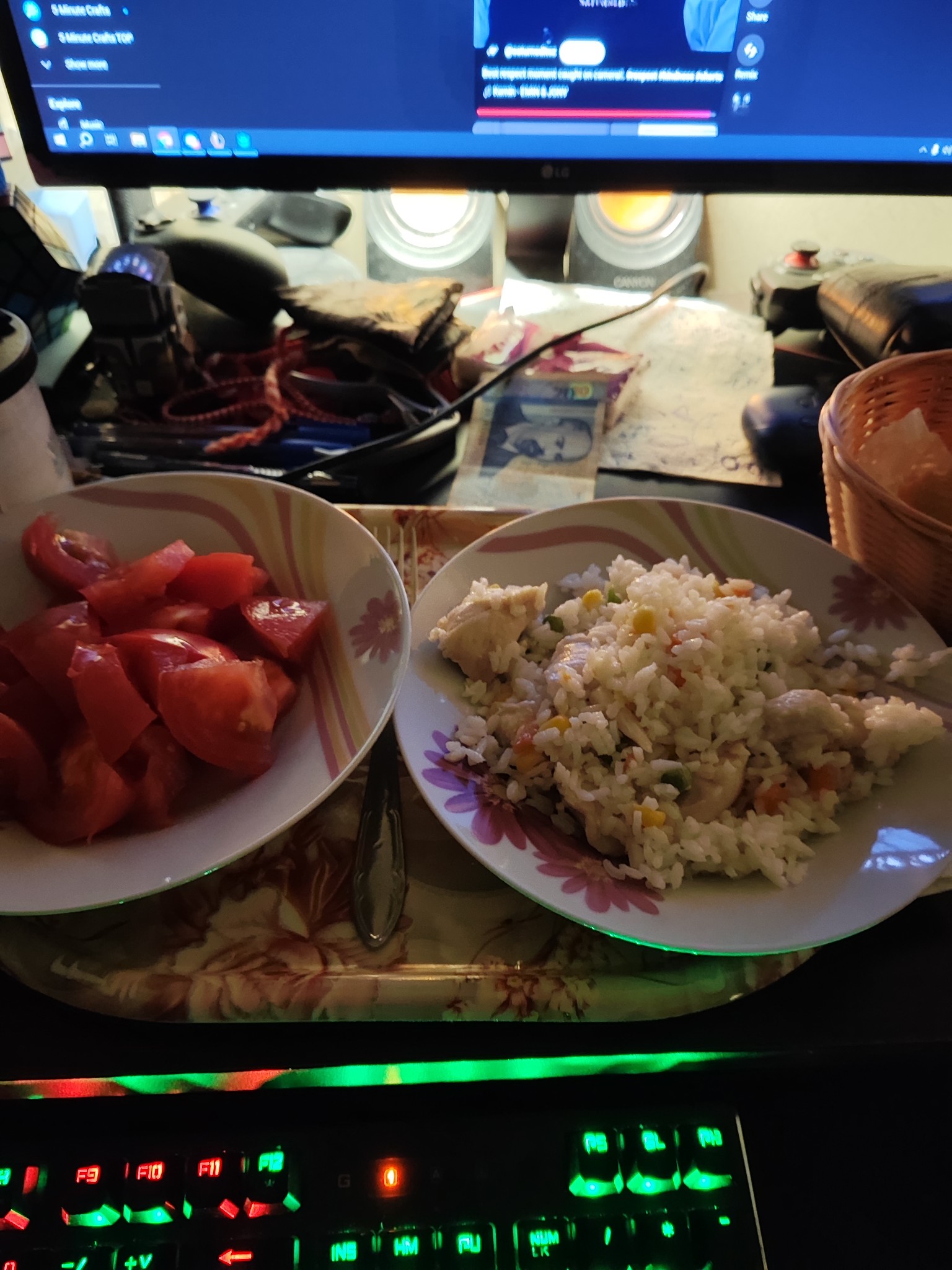 Chicken rice with tomatoes