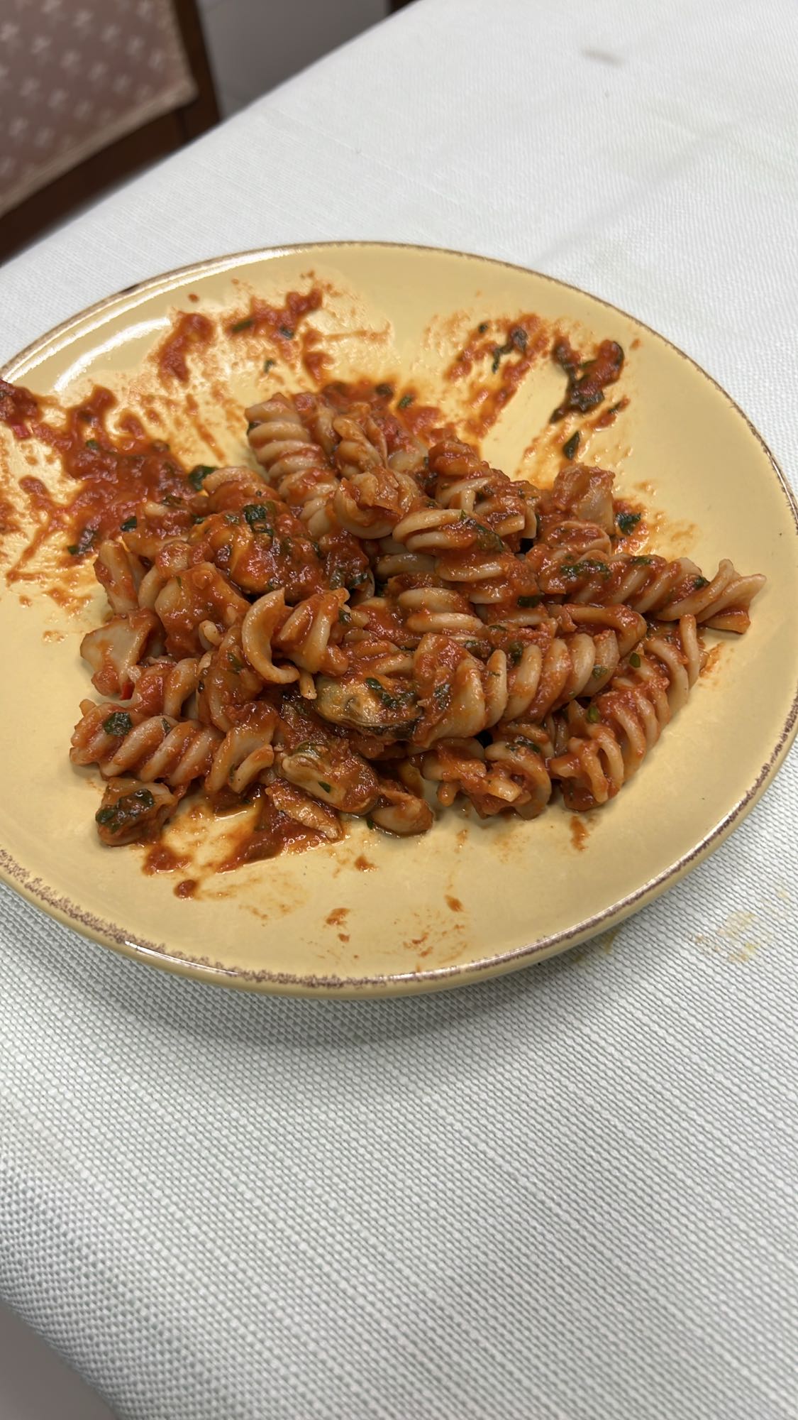 Fusilli cu sos de roșii