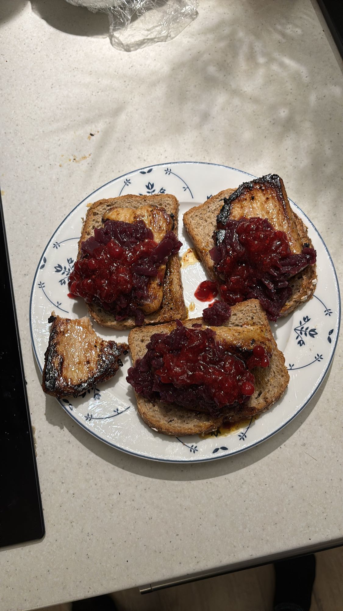 Kalkunsmørbrød med rødkål