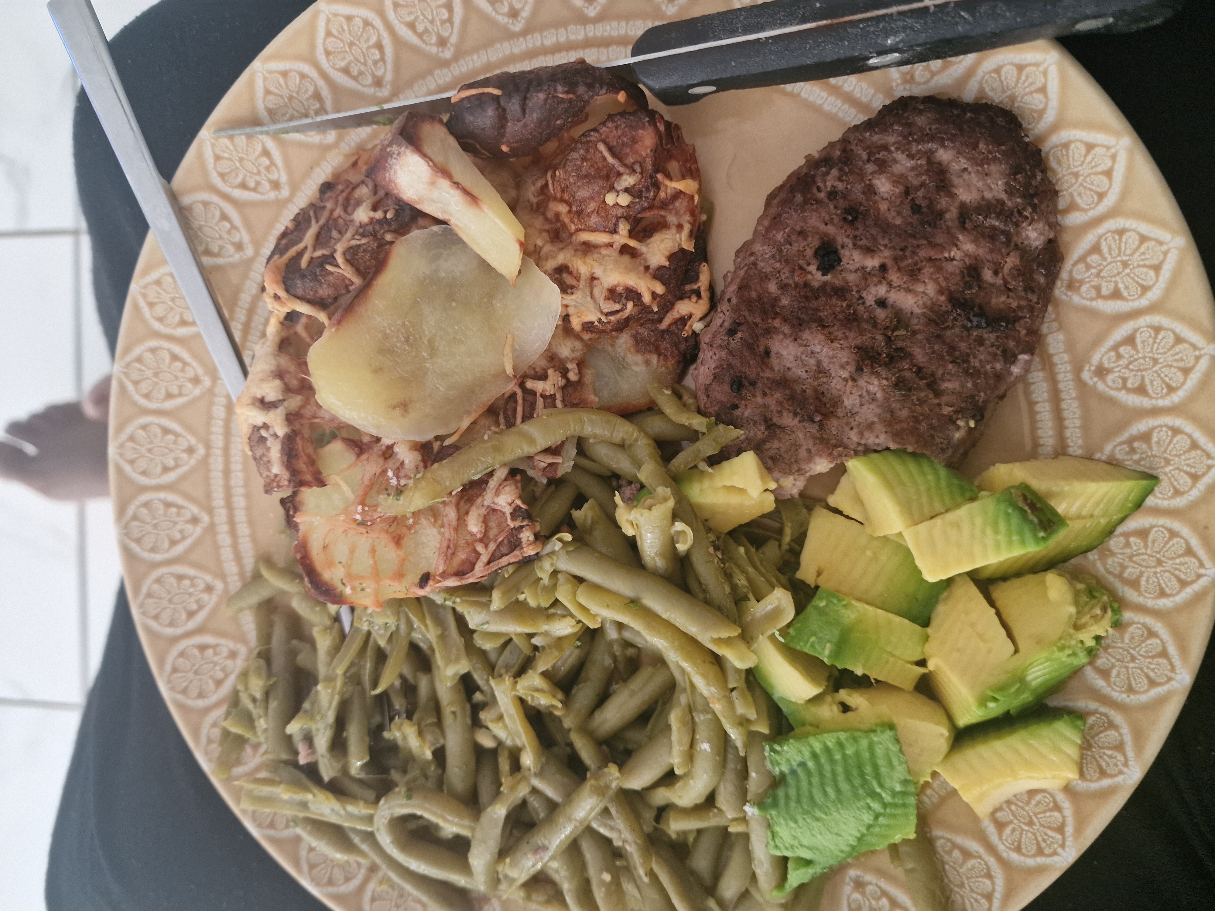 Galette, steak et légumes