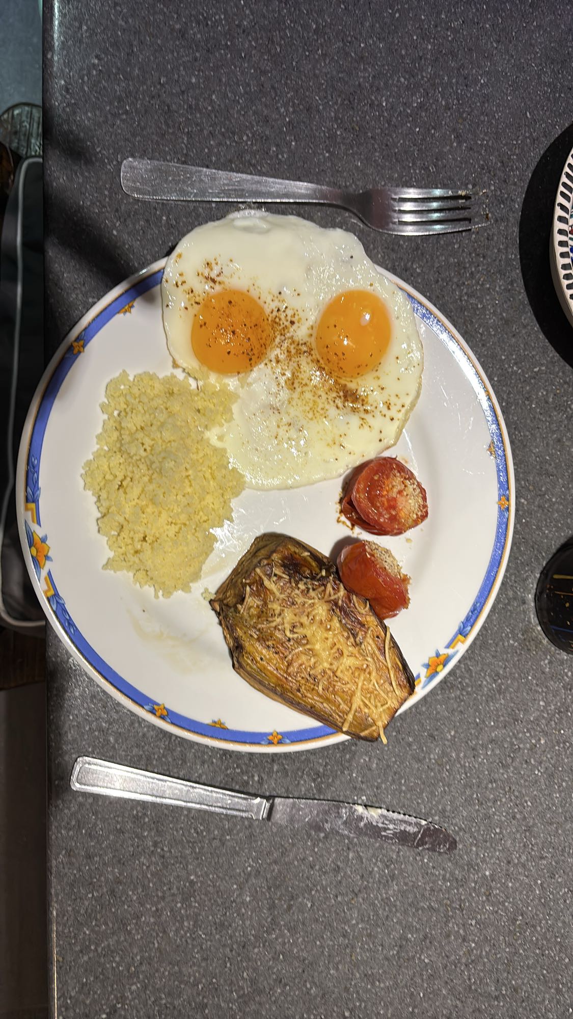 Assiette œufs et légumes