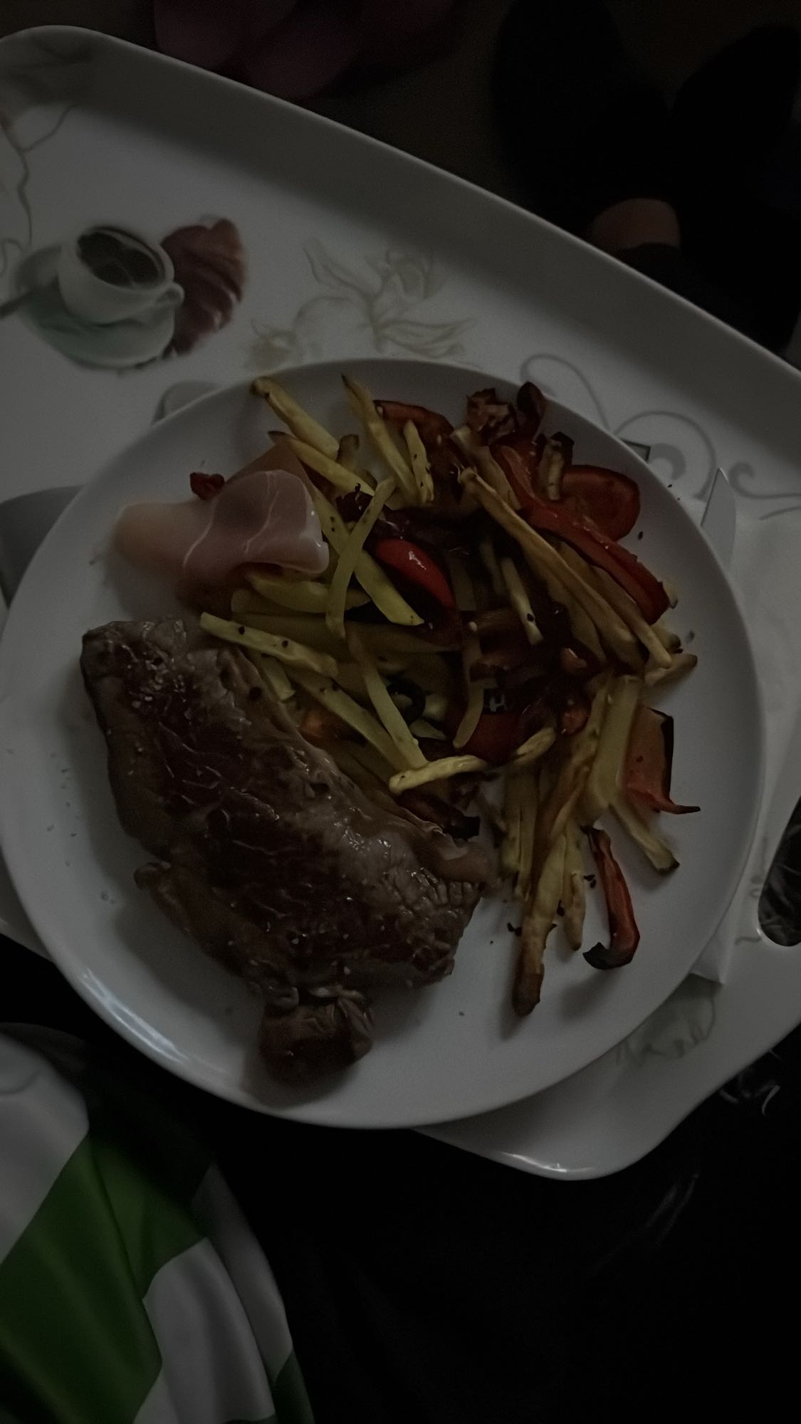 Carne con verduras asadas