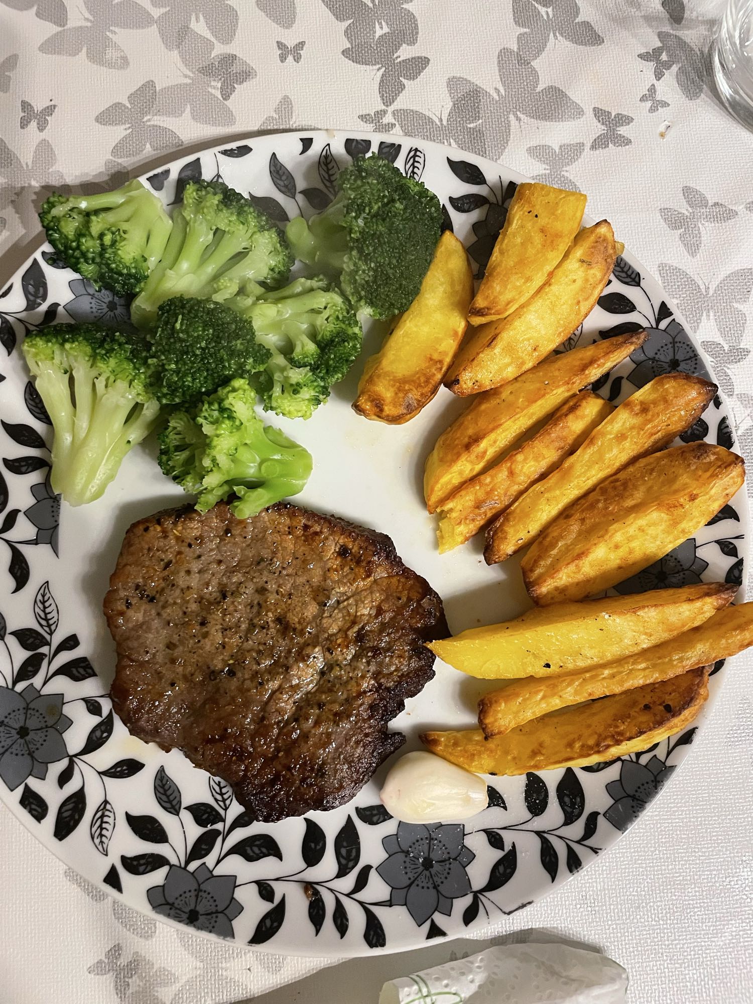 Rinderhüfte, Kartoffeln und Brokkoli