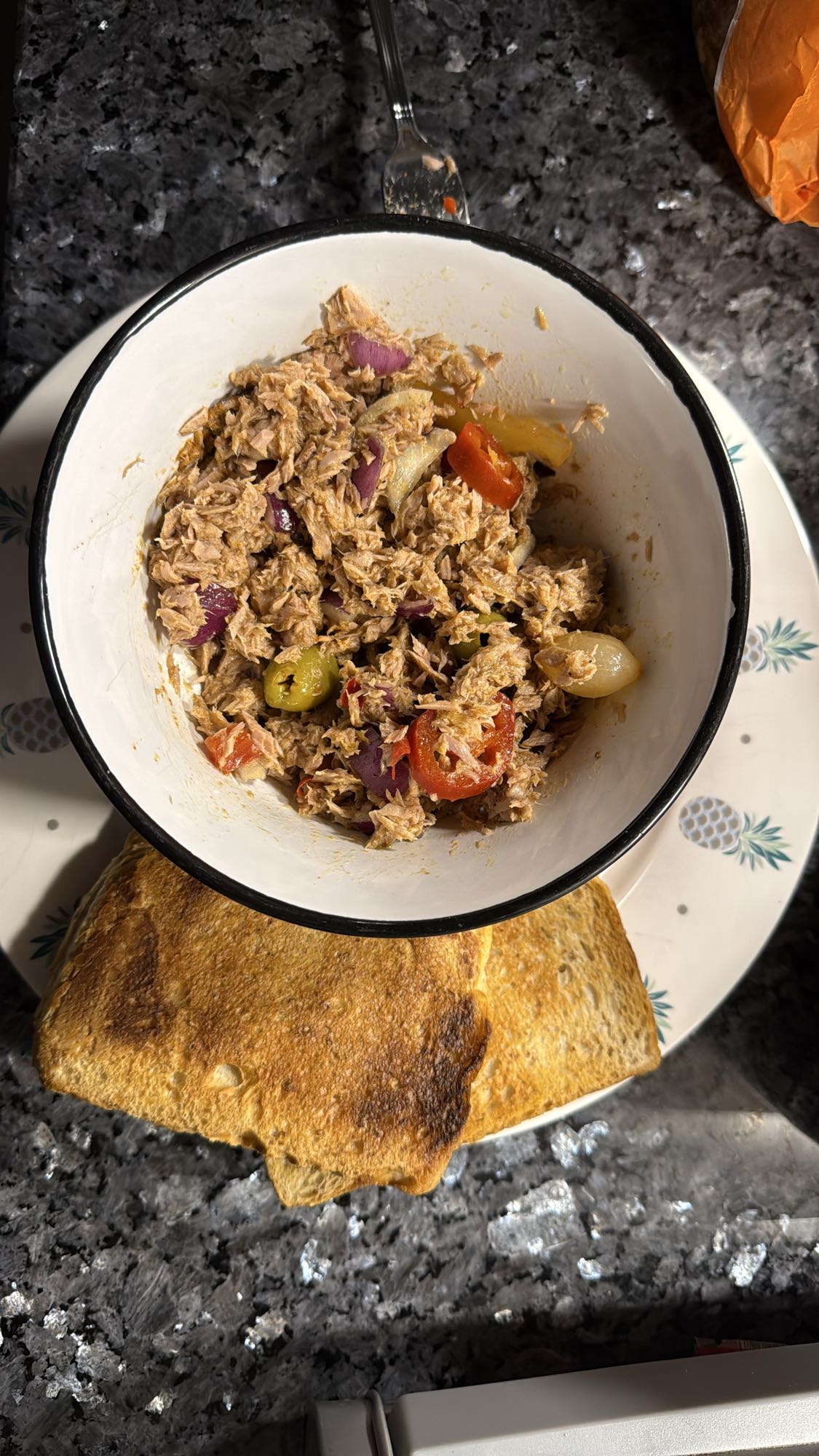 Tuna salad with toast
