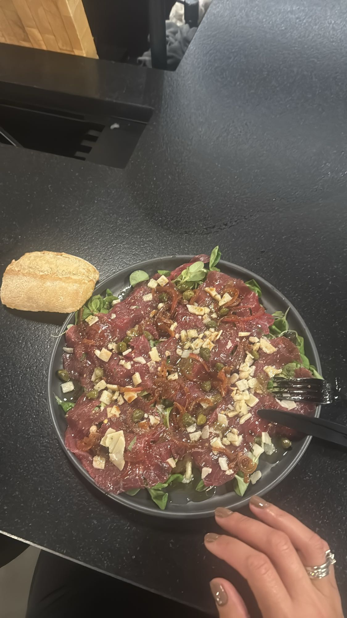 Carpaccio wołowe z pieczywem