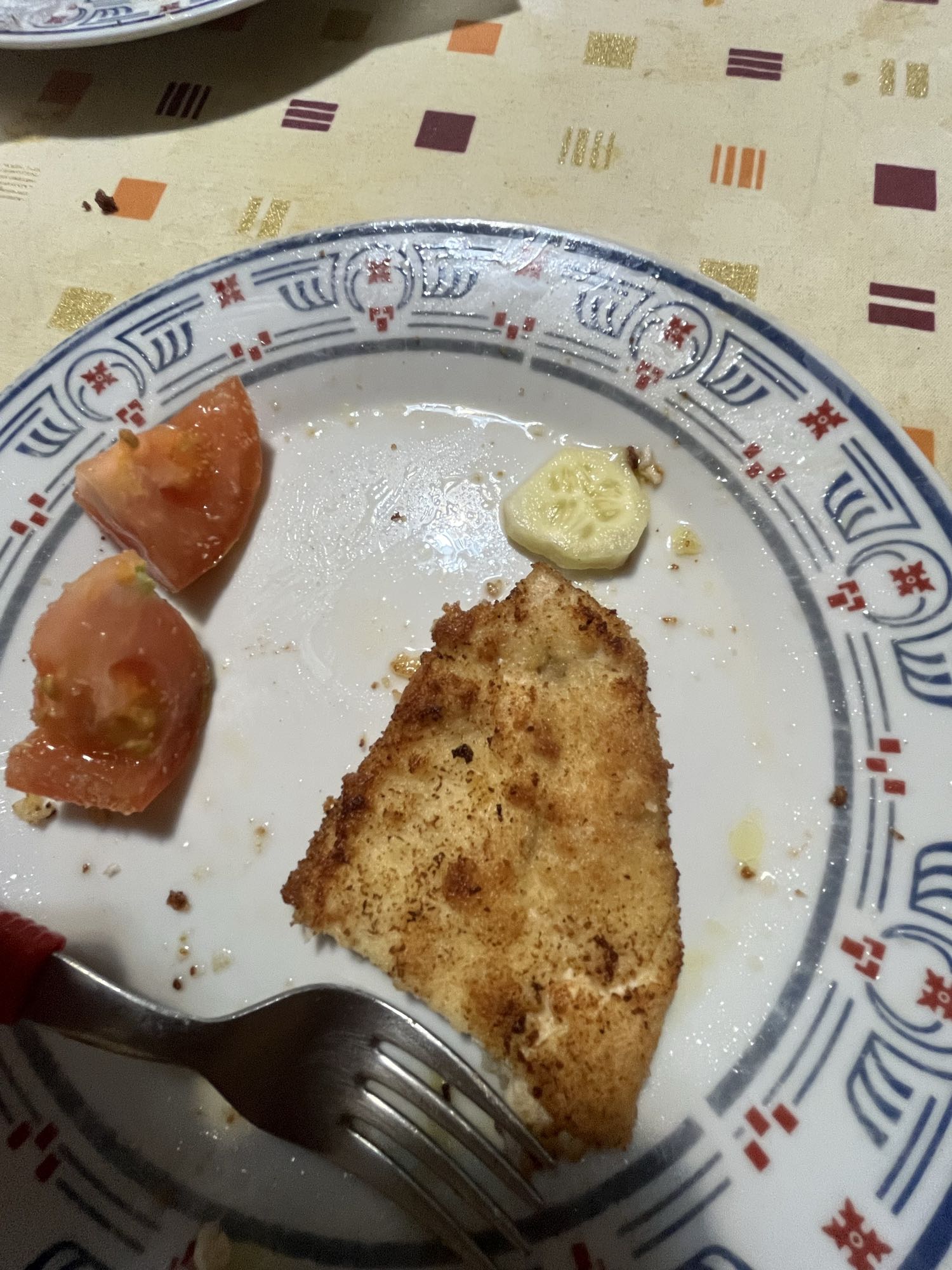 Filete empanizado y verduras