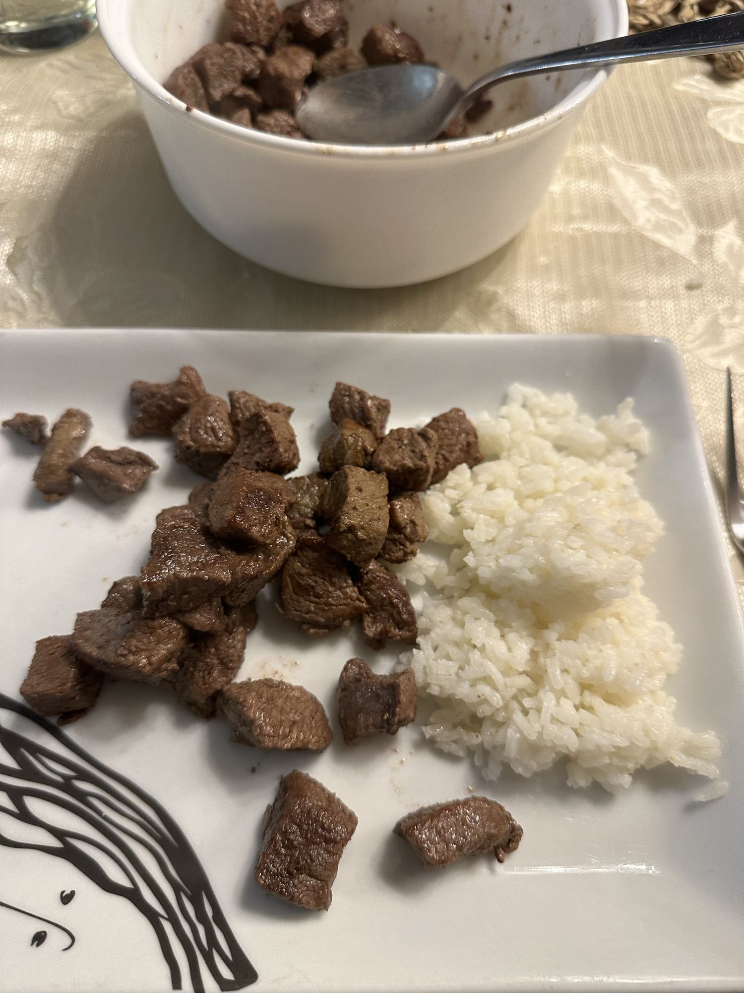 Carne con arroz blanco