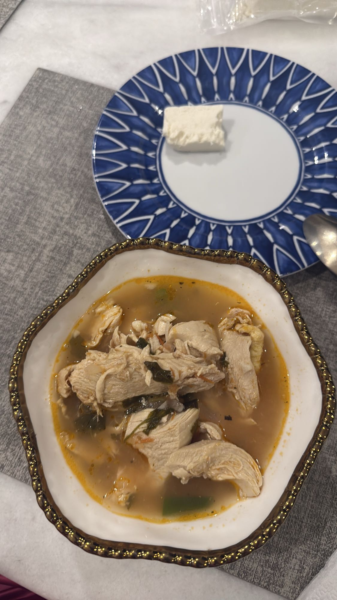 Sopa de pollo con queso