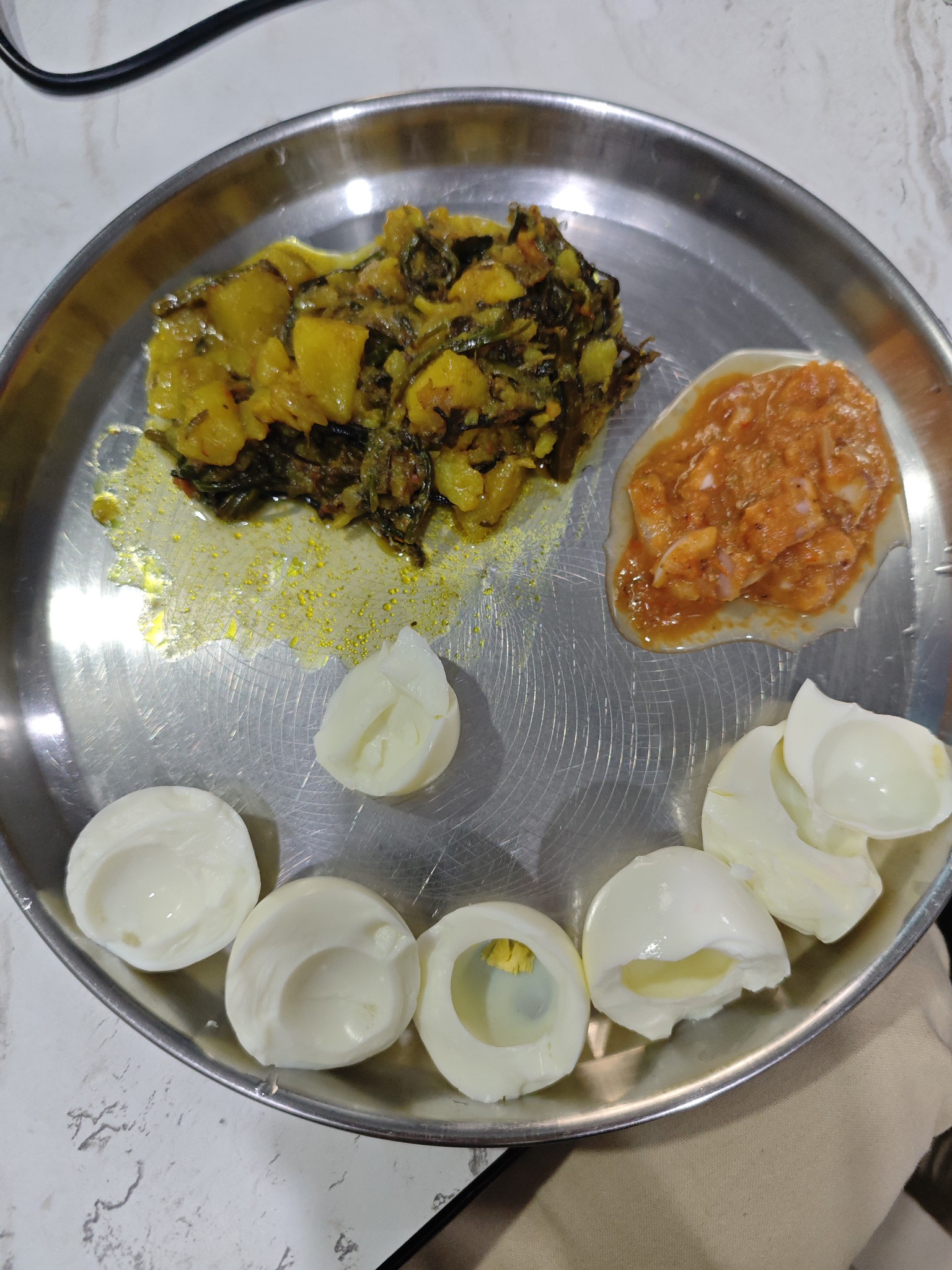 Eggs with sabzi & chutney