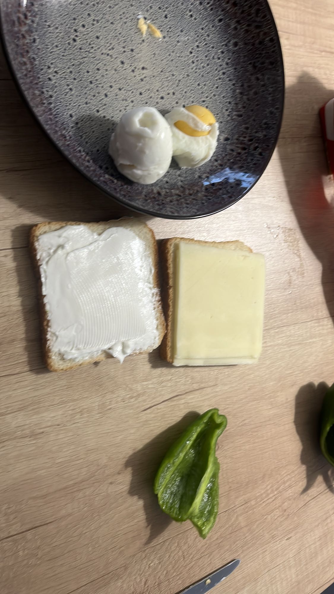 Sandviș cu ou și brânză