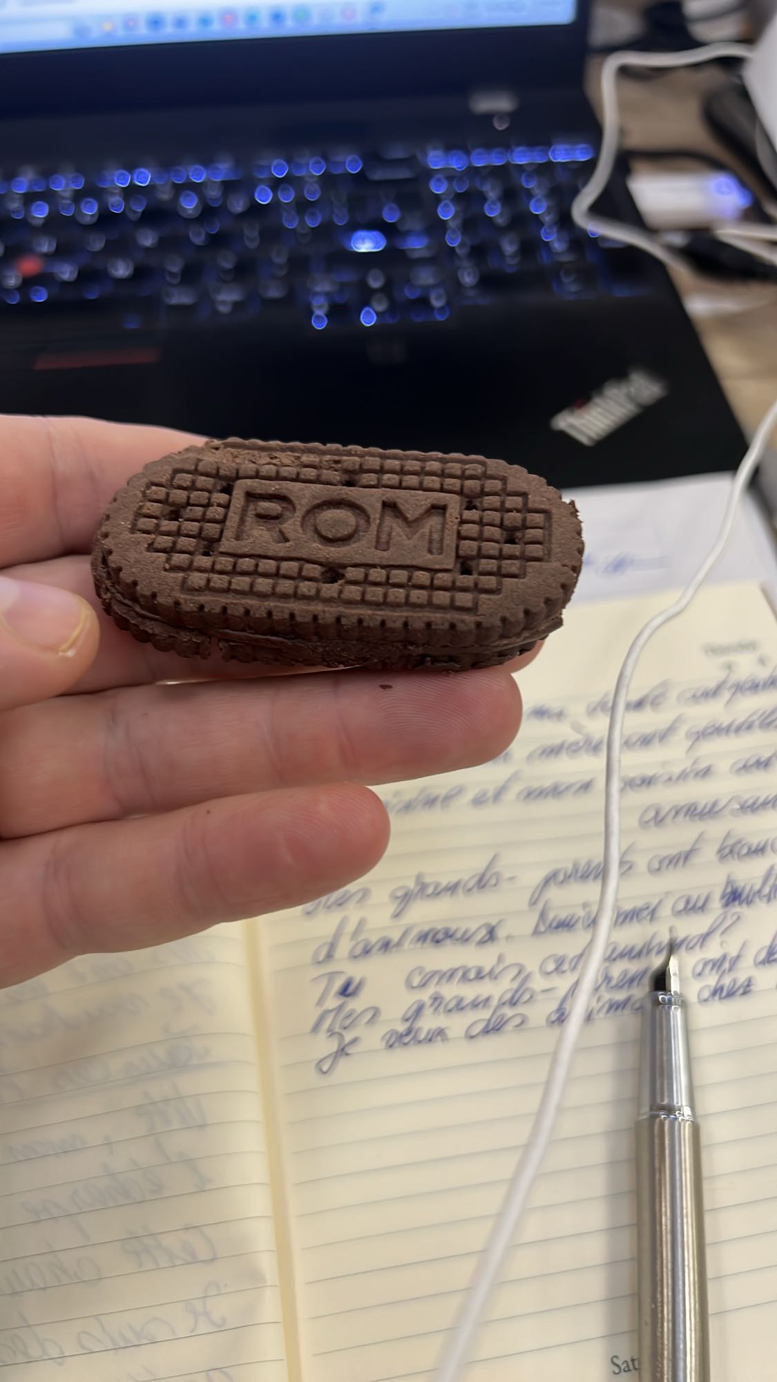 Biscuit ROM cu ciocolată