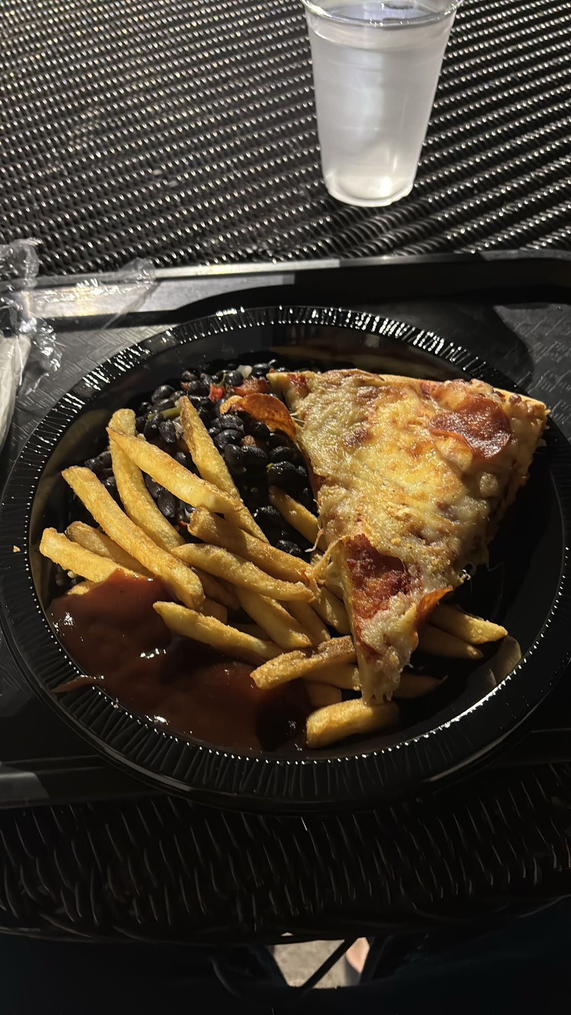 Pizza con papas y frijoles