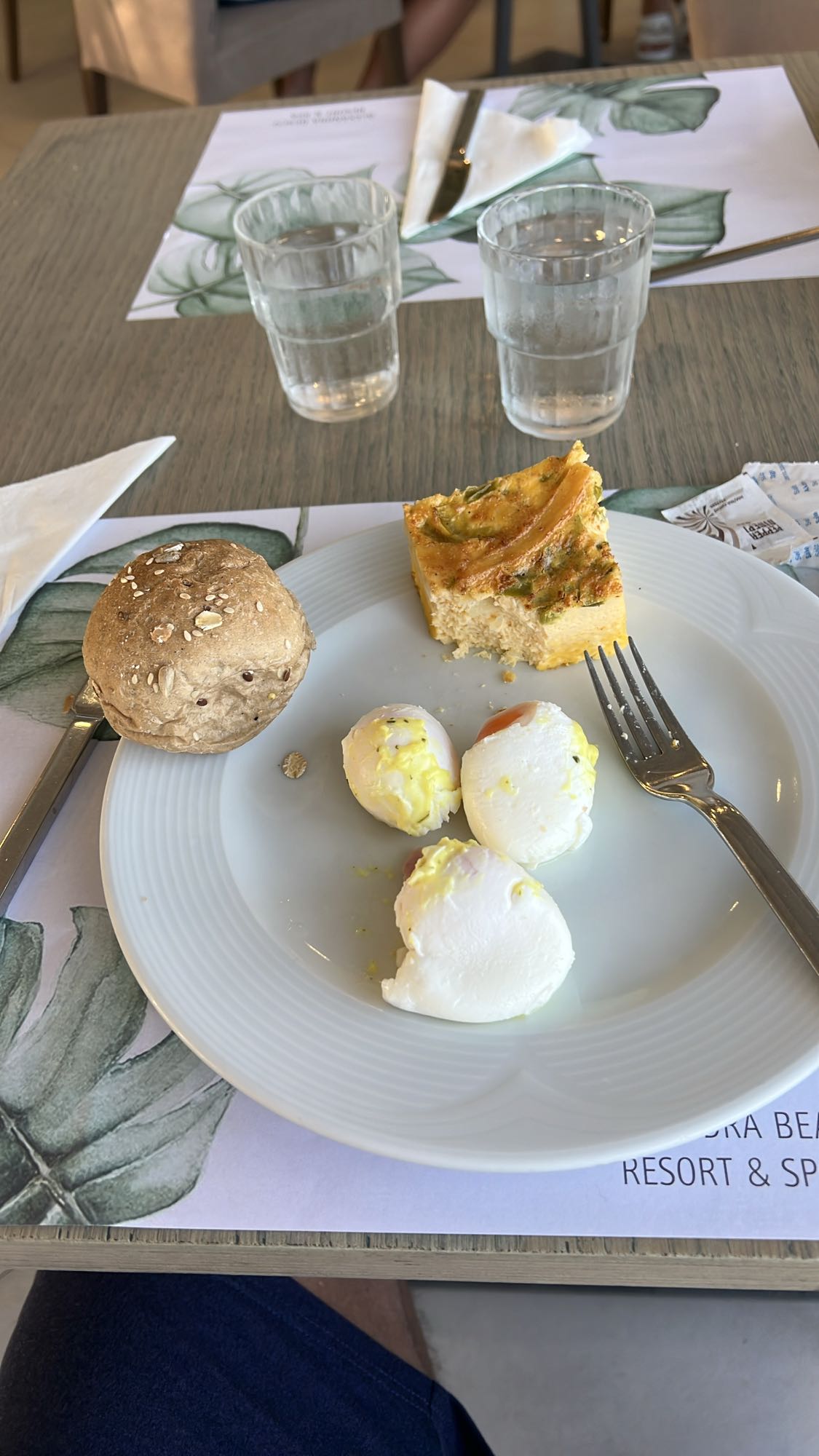 Jajka, bułka i omlet