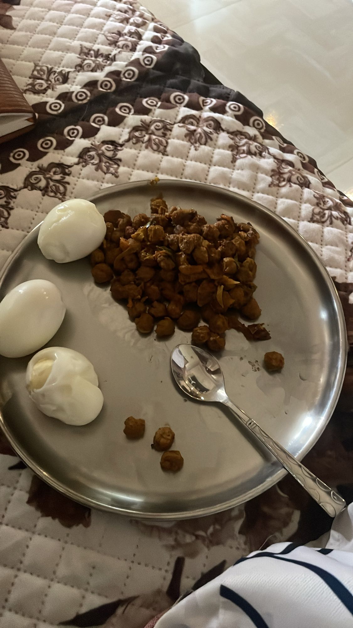 Boiled Eggs with Spiced Chickpeas