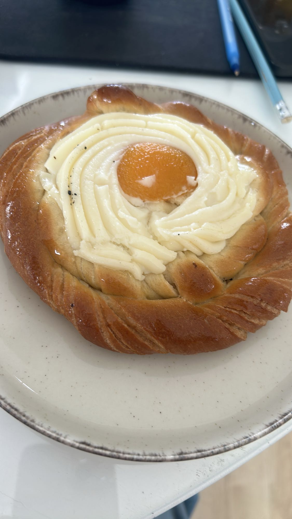 drożdżówka z serem i morelą