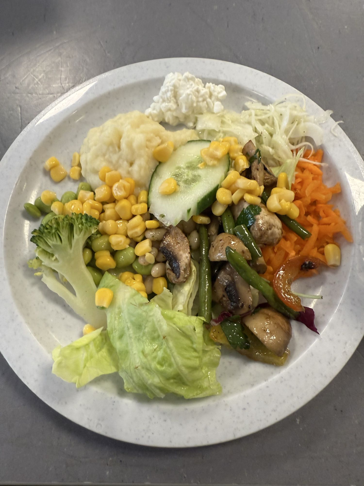 Grönsaks- och kycklingtallrik