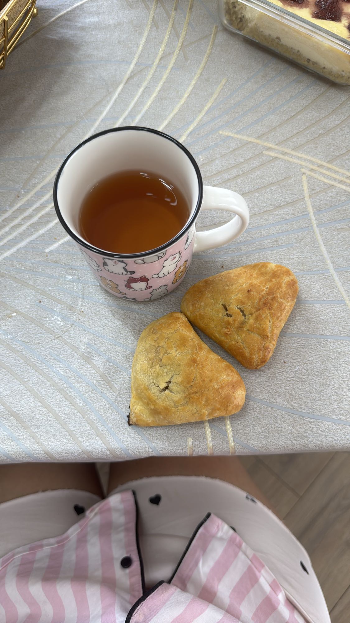 чай с выпечкой